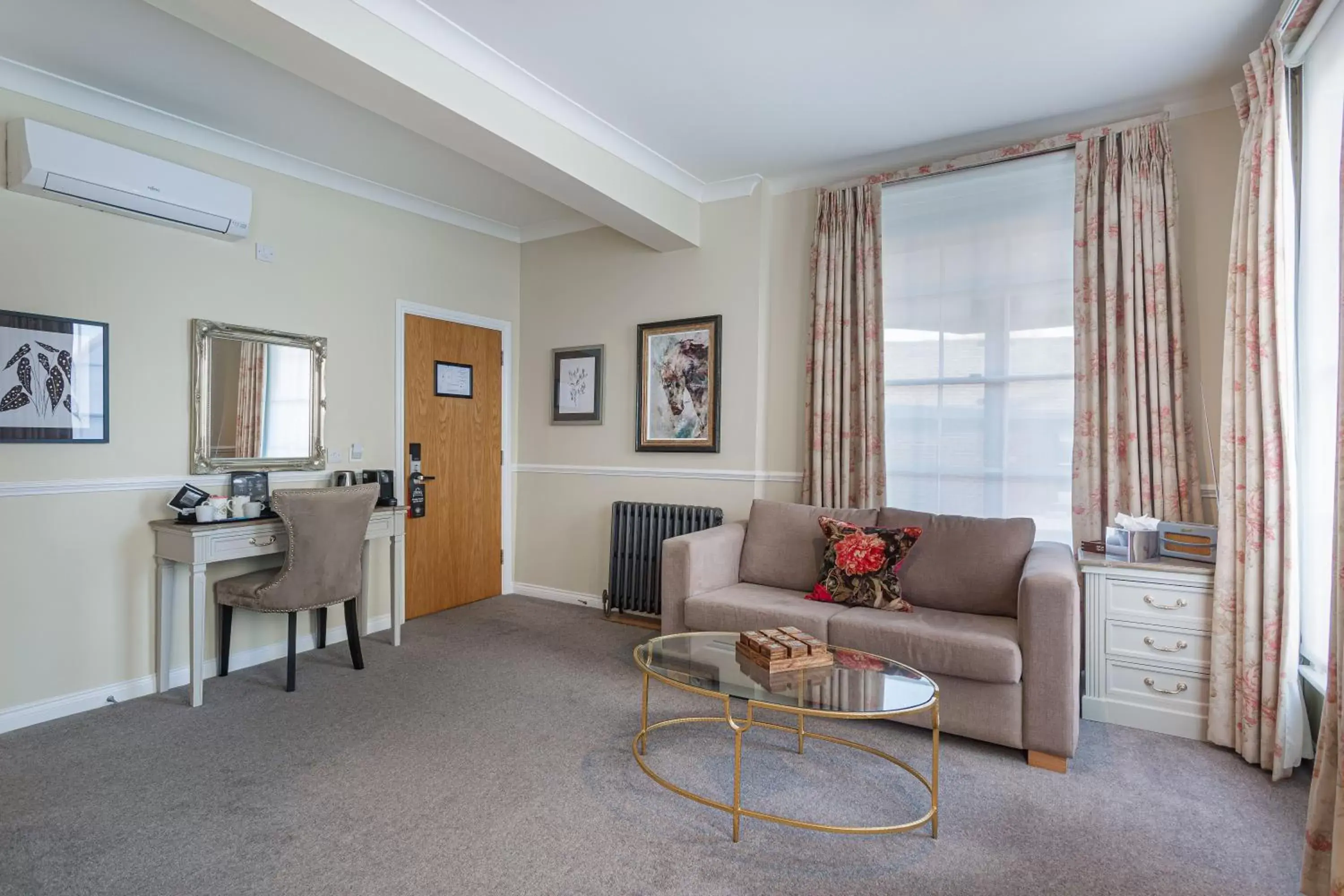 Bedroom, Seating Area in The White Horse Hotel, Romsey, Hampshire