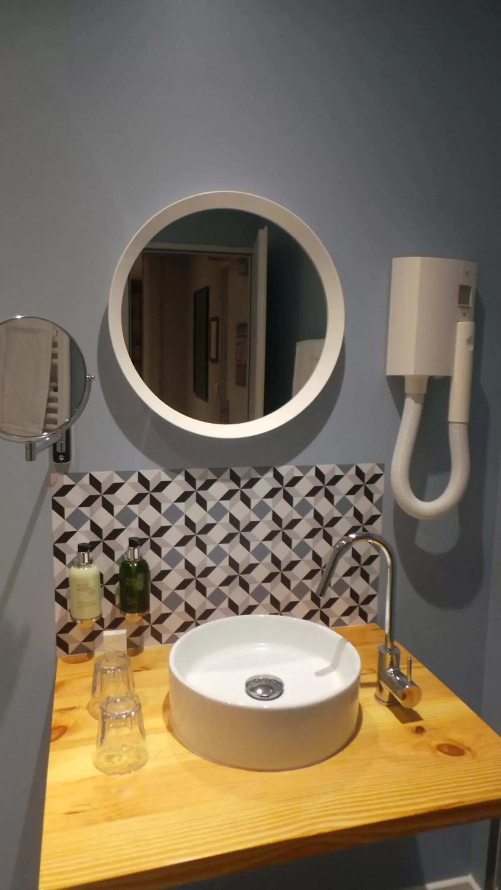 Bathroom in Le Nouvel Hôtel
