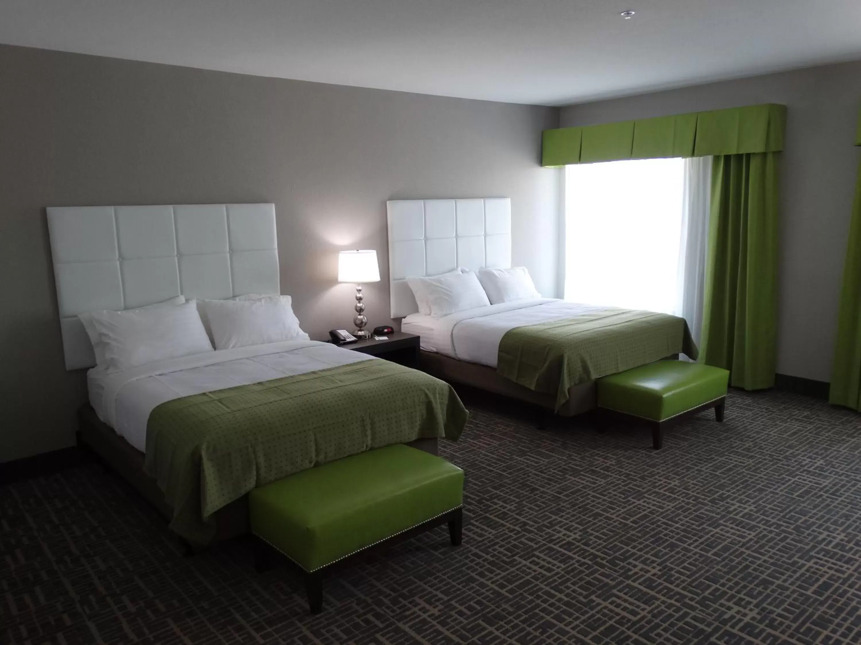 Photo of the whole room, Bed in Holiday Inn Covington, an IHG Hotel