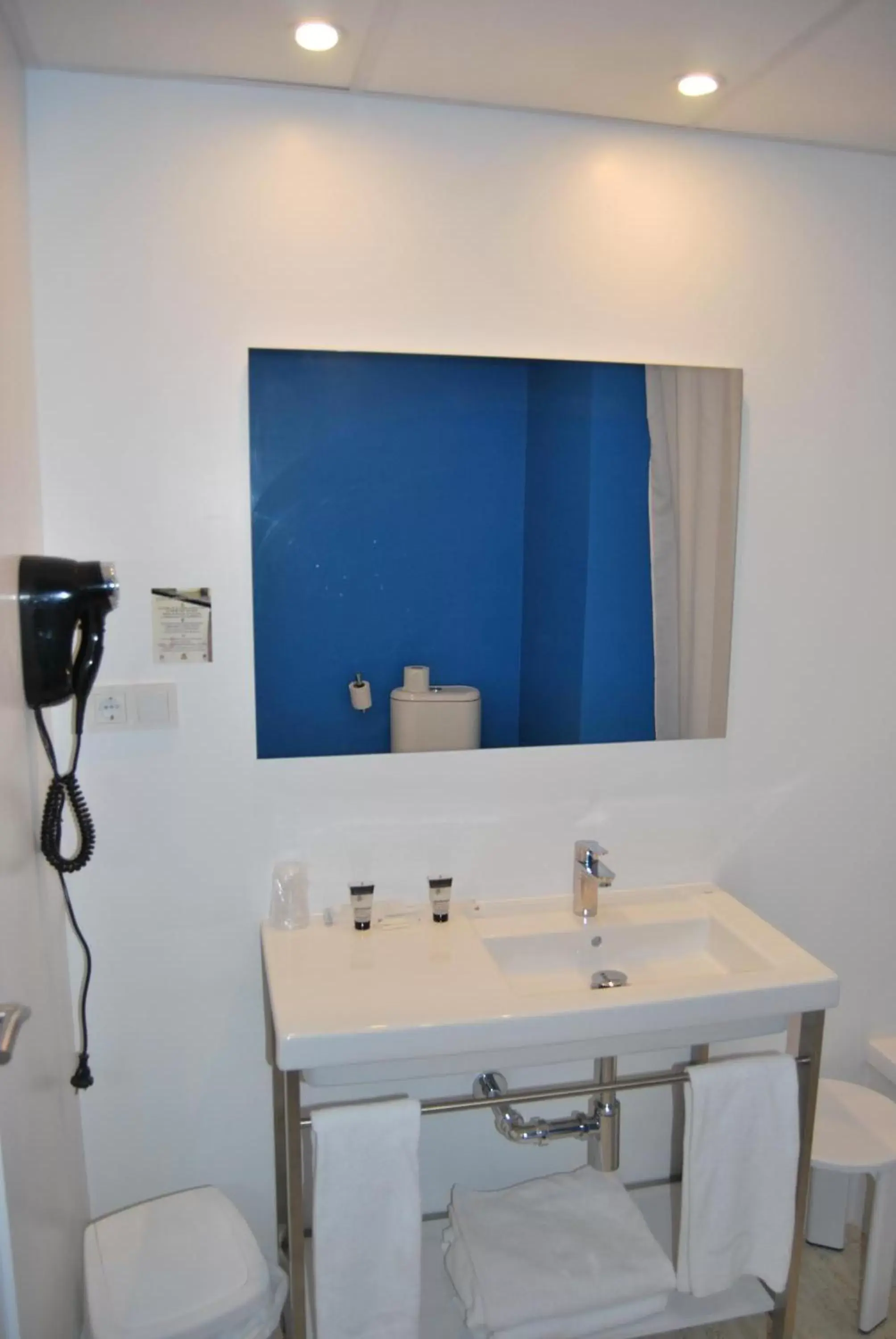 Bathroom in Estudiotel Alicante