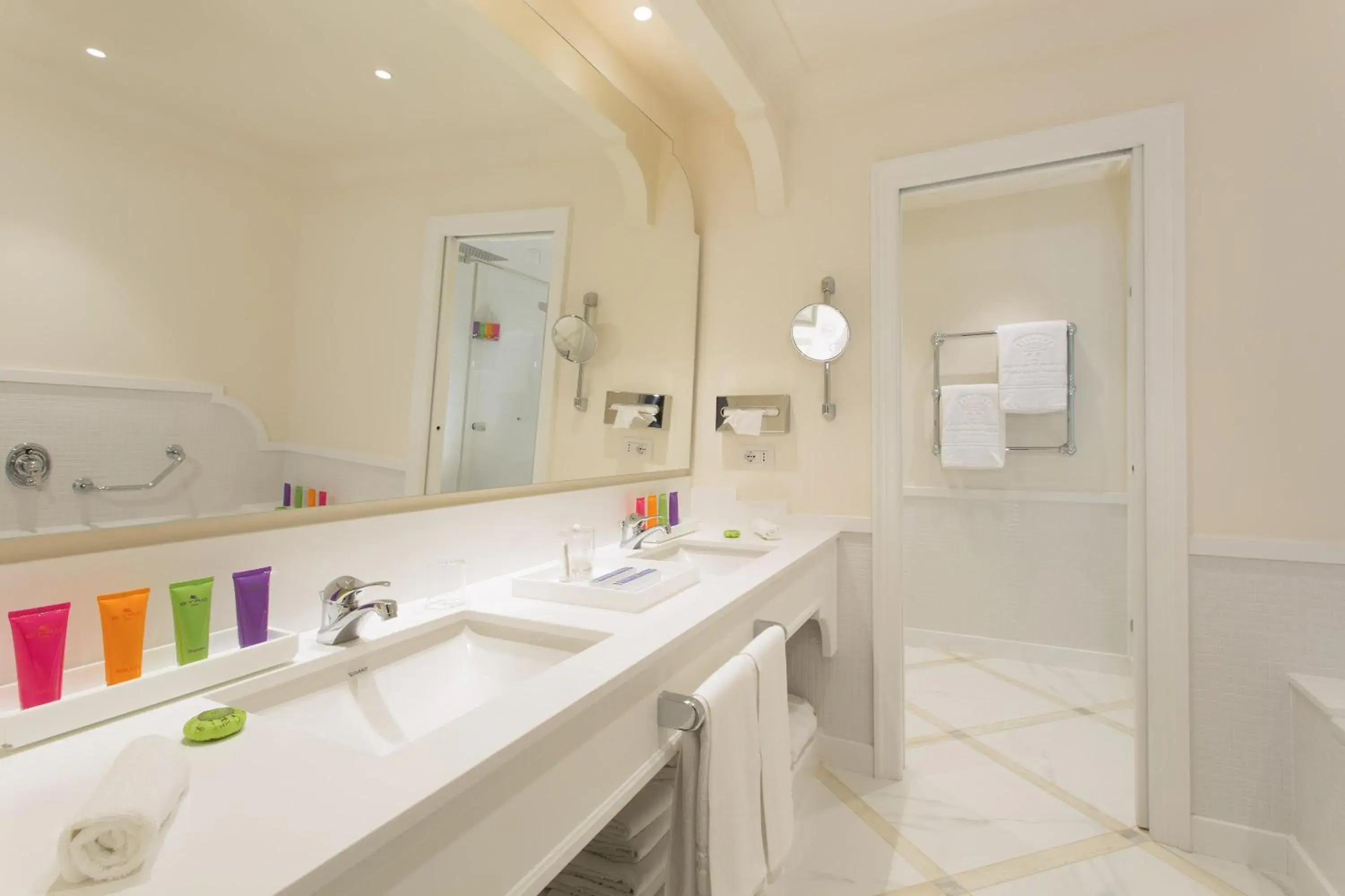 Shower, Bathroom in Grand Hotel Royal