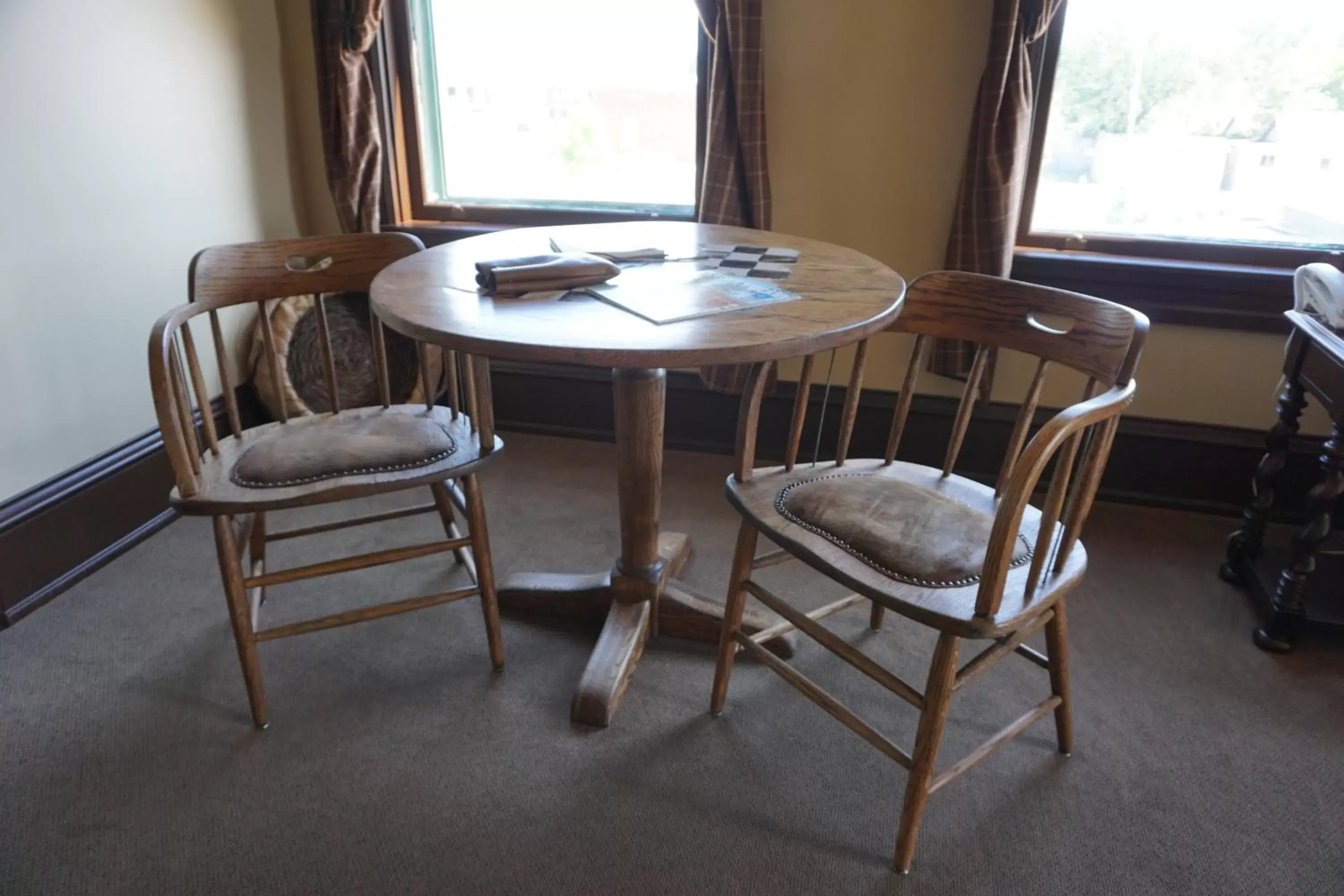 Seating Area in Sheridan Inn - Best Western Signature Collection