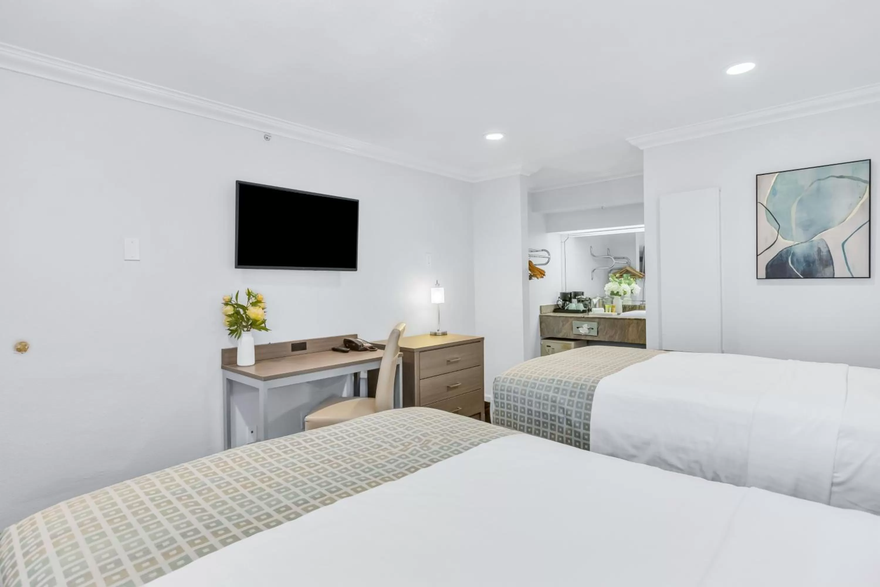 Bed in Napa Valley Hotel & Suites