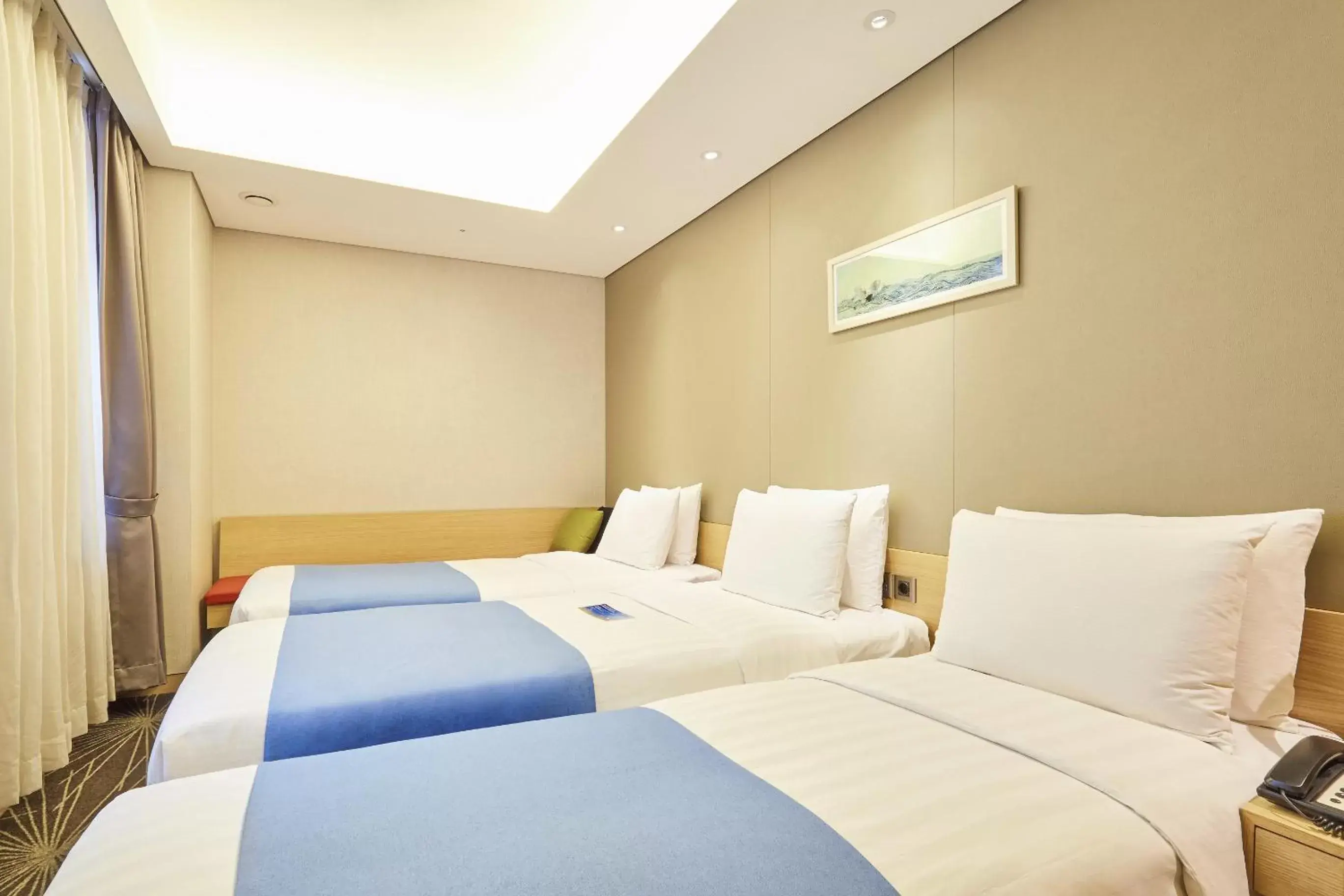 Photo of the whole room, Bed in Days Hotel by Wyndham Seoul Myeongdong