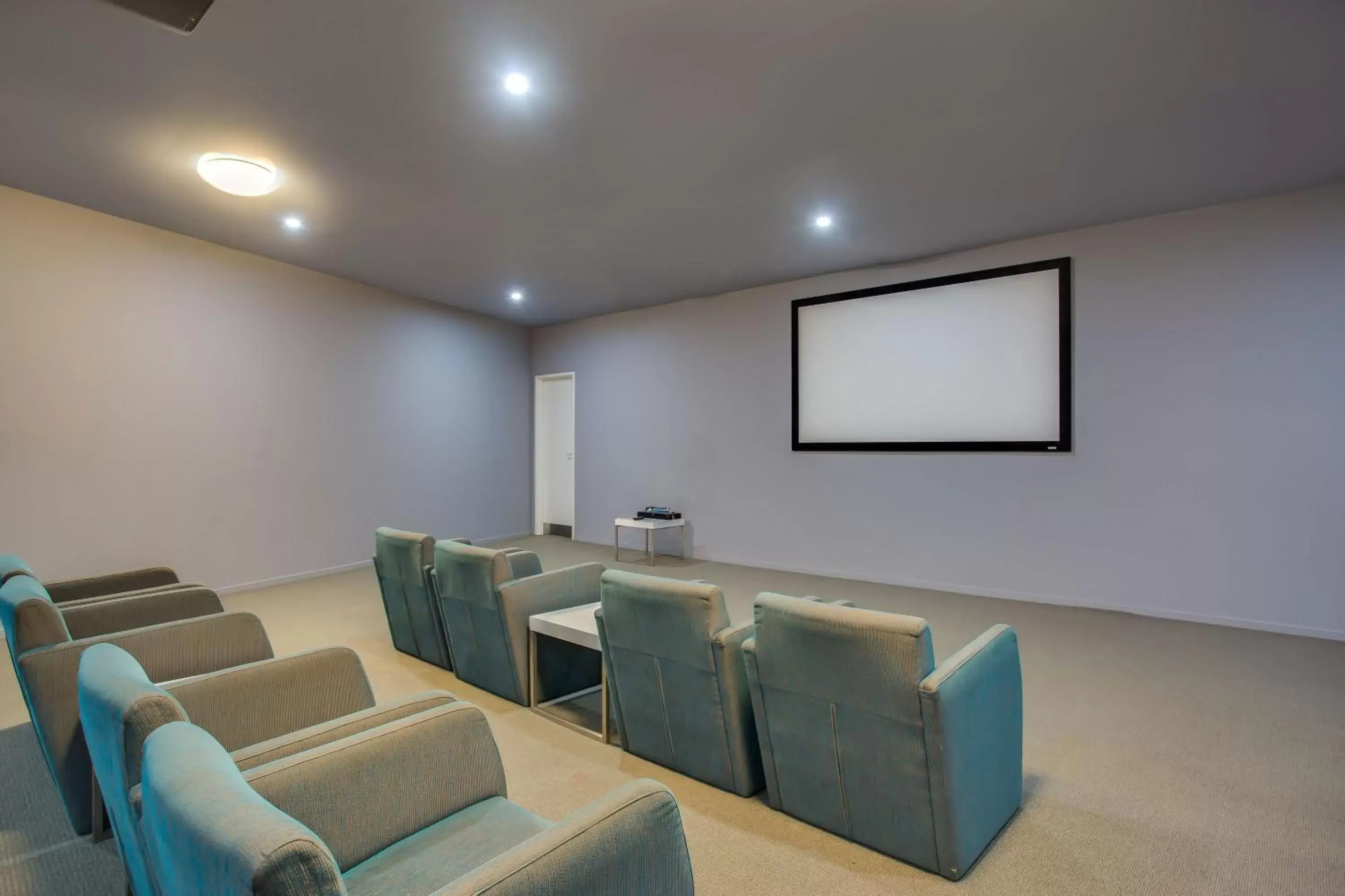 Communal lounge/ TV room in Mantra Sierra Grand