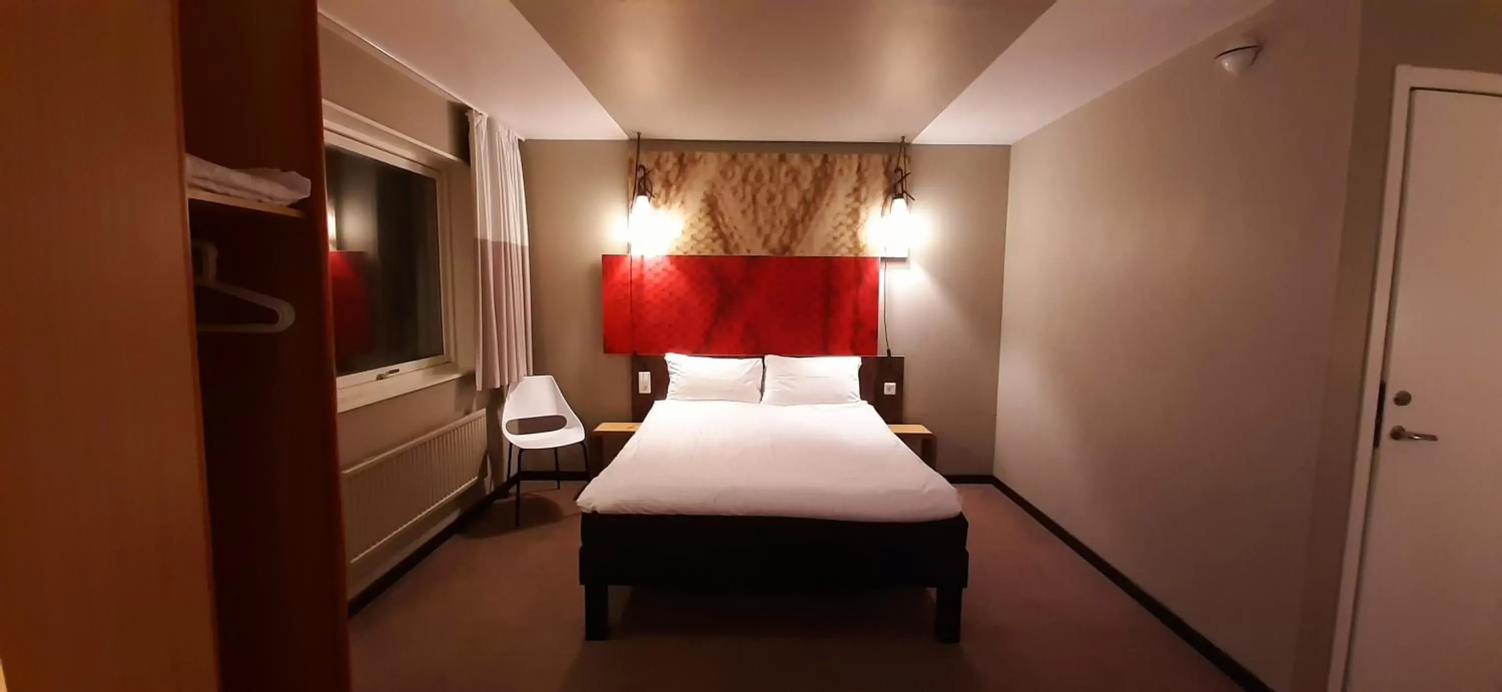 Bed in Sure Hotel by Best Western Spånga