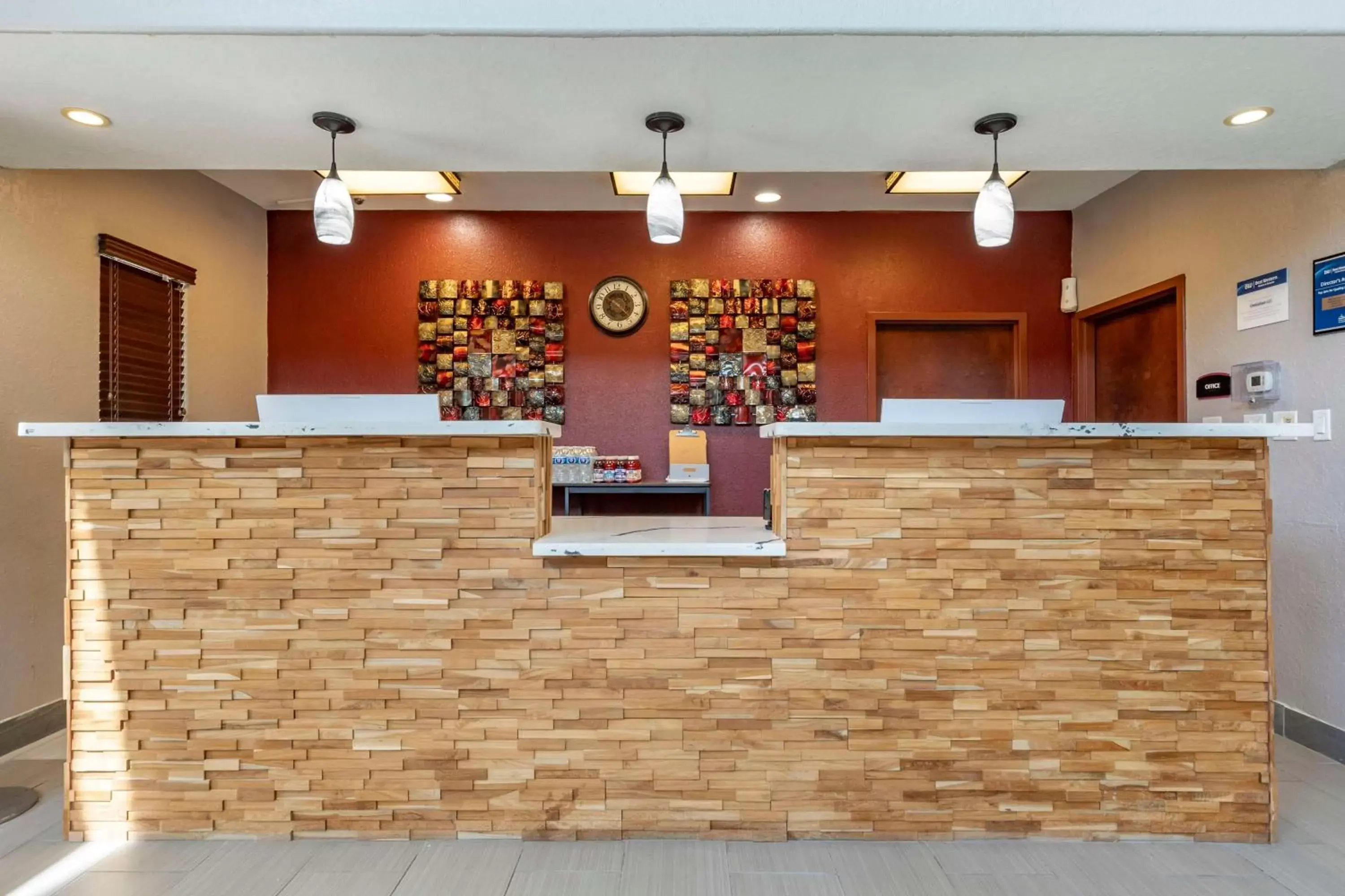 Lobby or reception in Best Western PLUS Victoria Inn & Suites