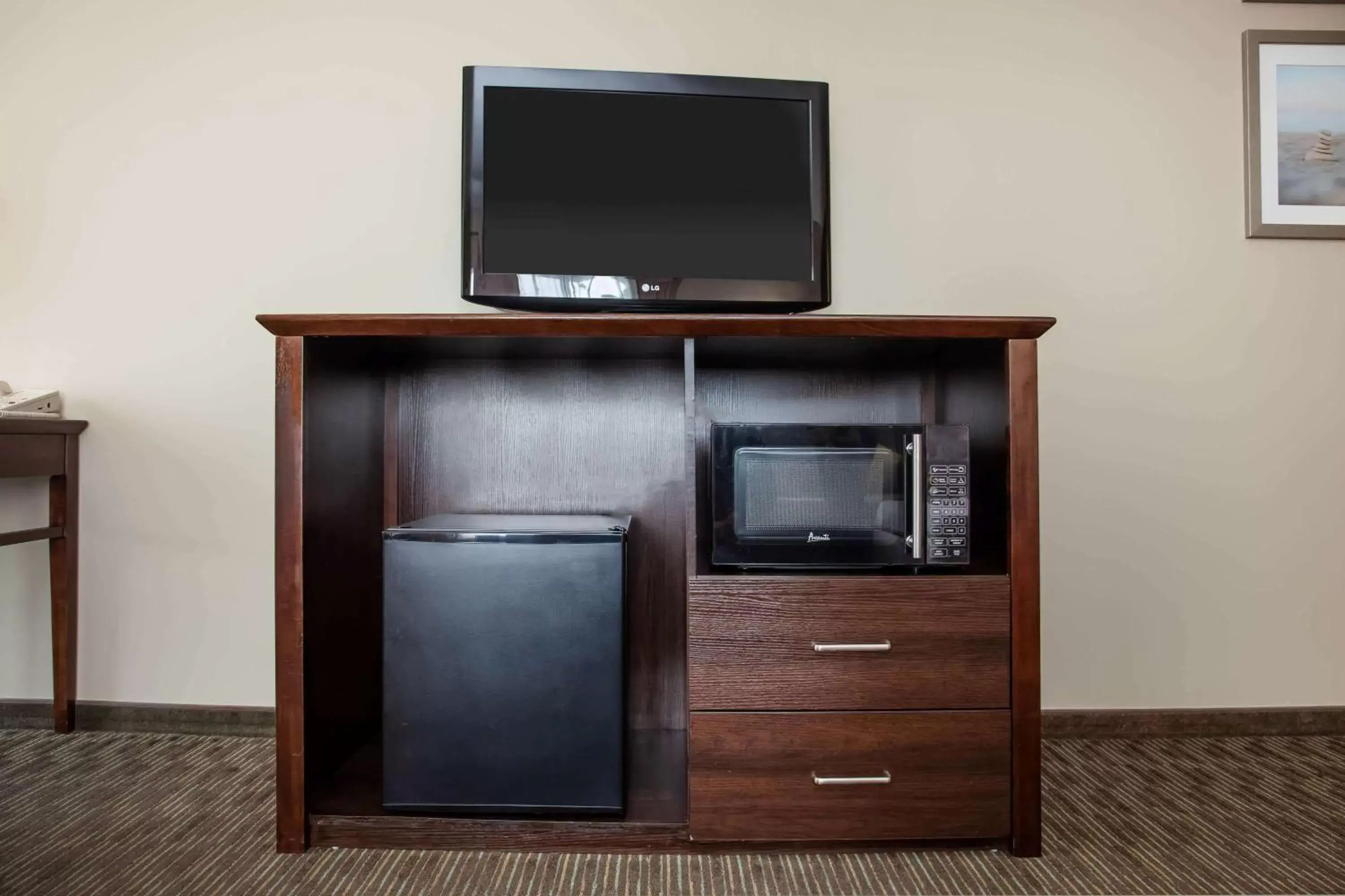 Photo of the whole room, TV/Entertainment Center in La Quinta by Wyndham Inglewood