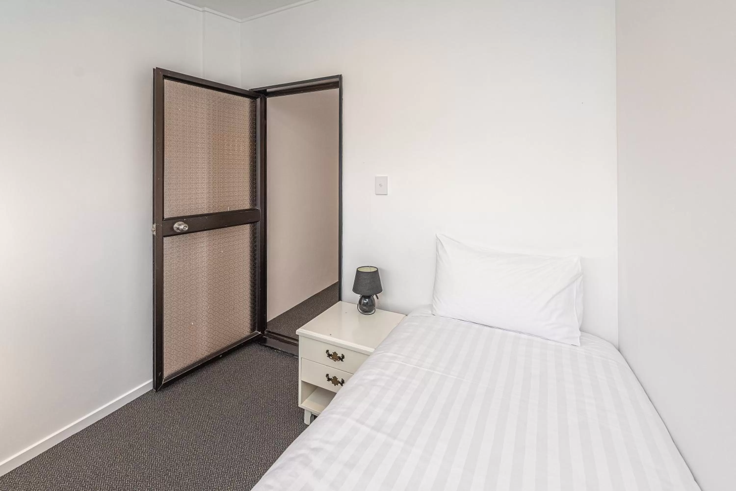 Bedroom, Bed in Burwood Motel