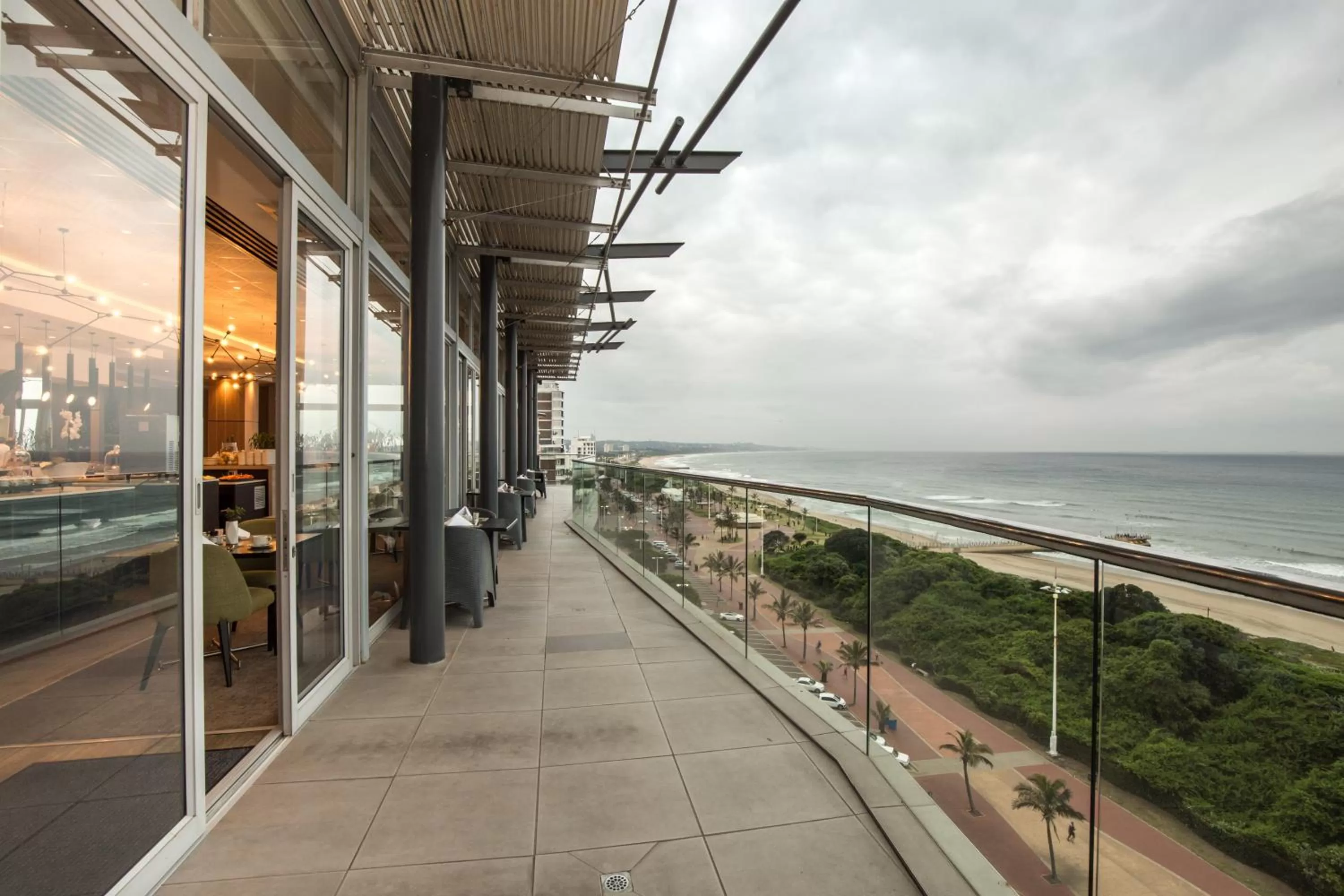 Restaurant/places to eat in Belaire Suites Hotel