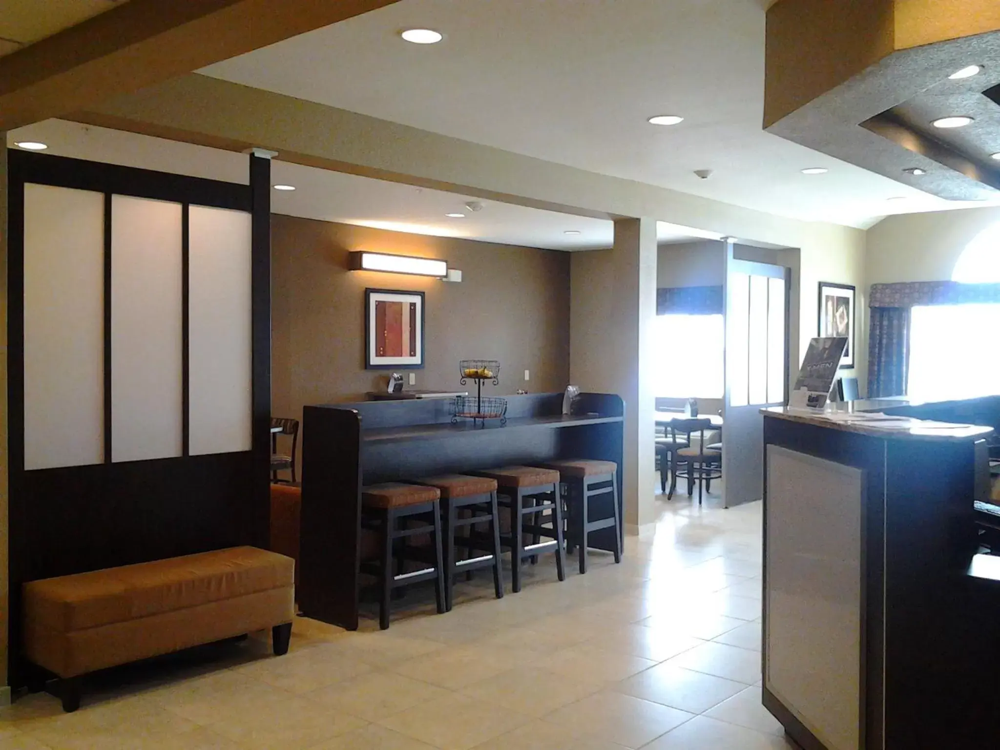 Lobby or reception, Dining Area in Microtel Inn & Suites Cotulla