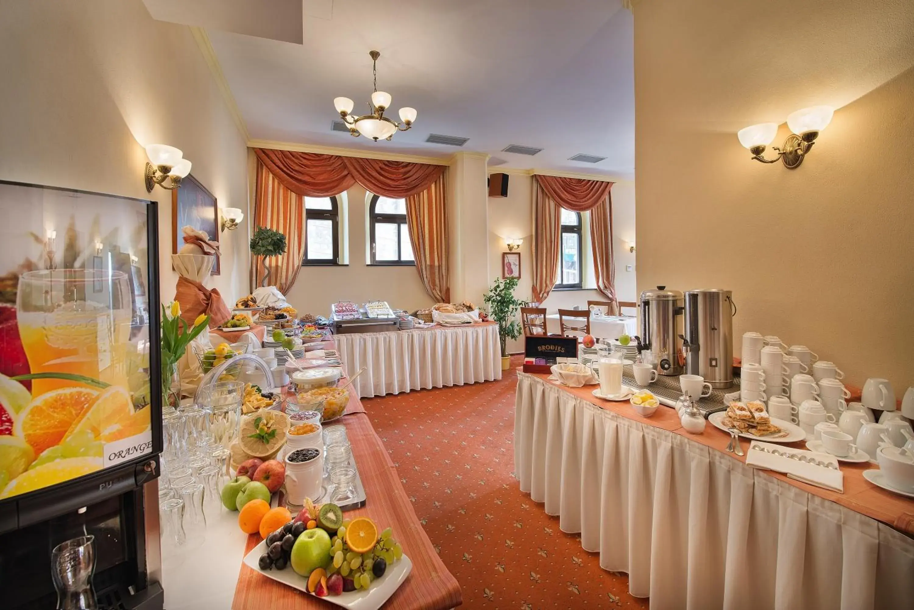 Restaurant/Places to Eat in Hotel Podhrad