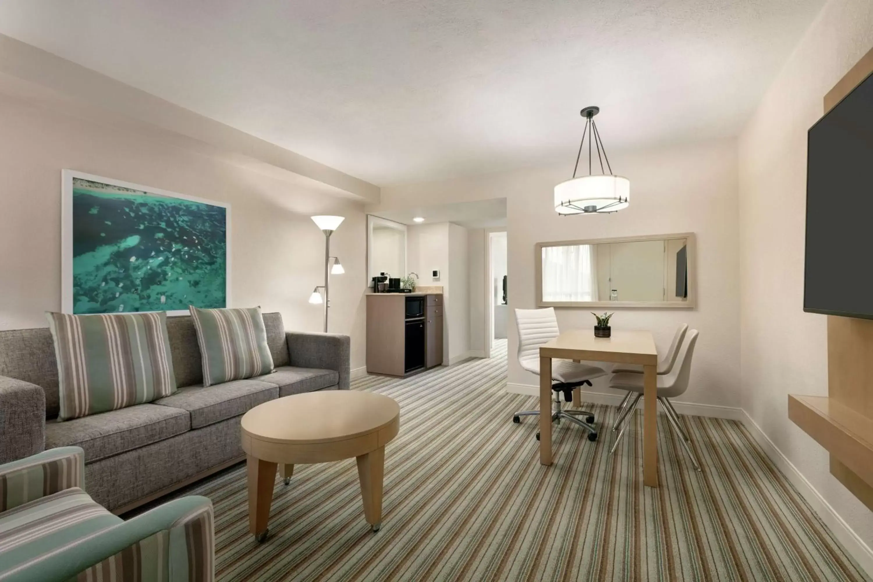 Bedroom, Seating Area in Embassy Suites by Hilton San Juan - Hotel & Casino