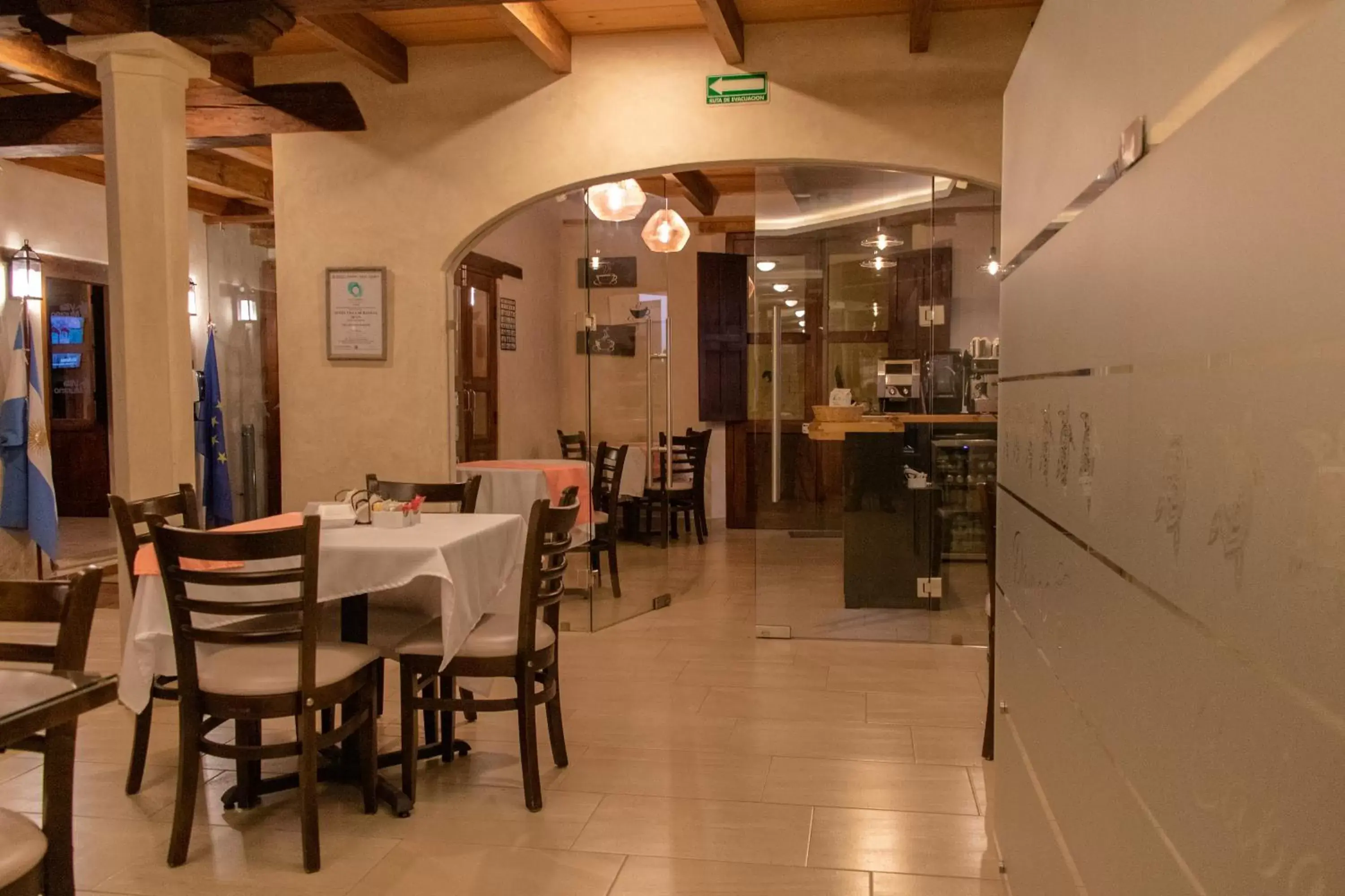 Restaurant/Places to Eat in Hotel Villa Murano