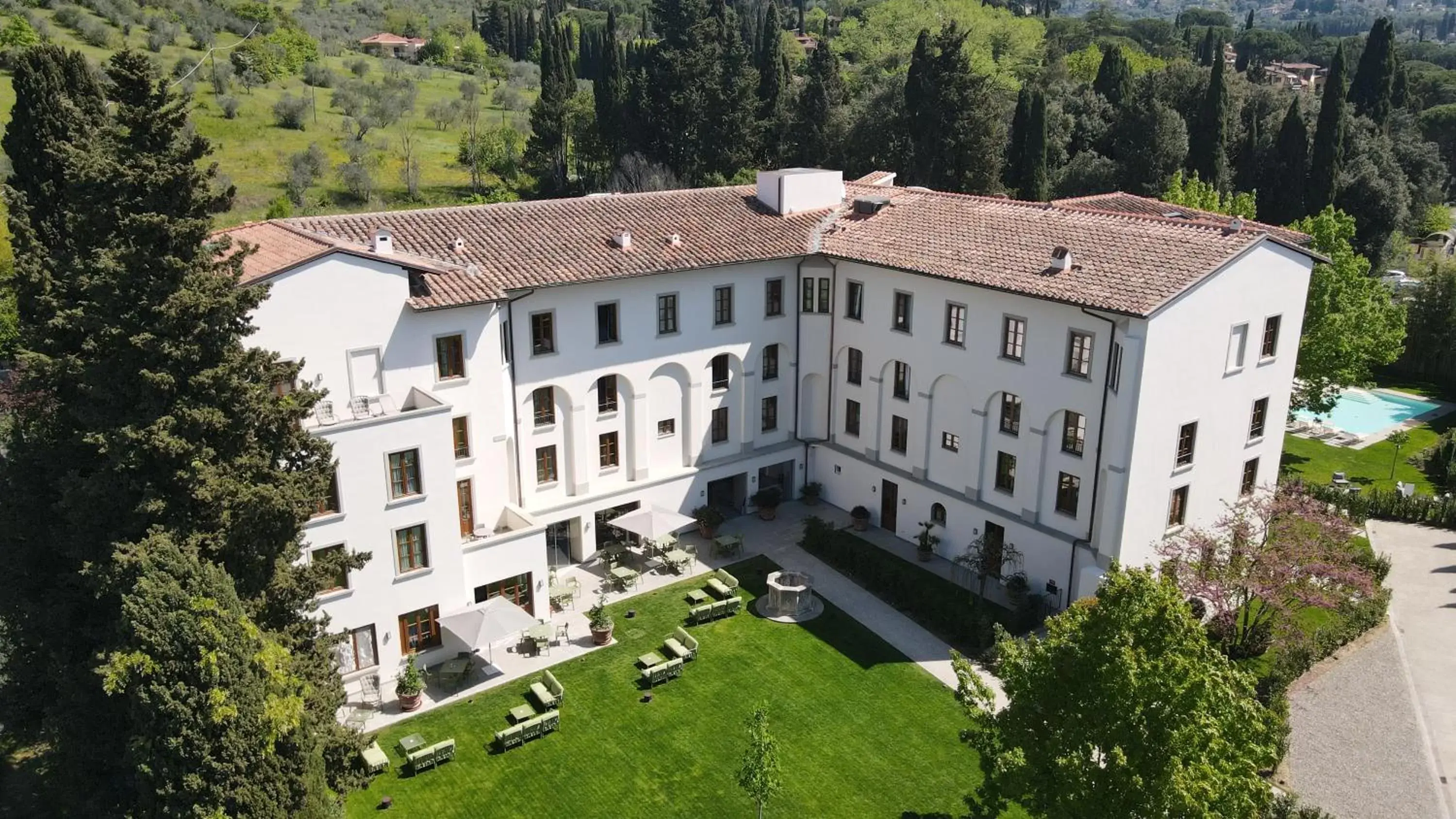 Property building, Bird's-eye View in Villa Neroli