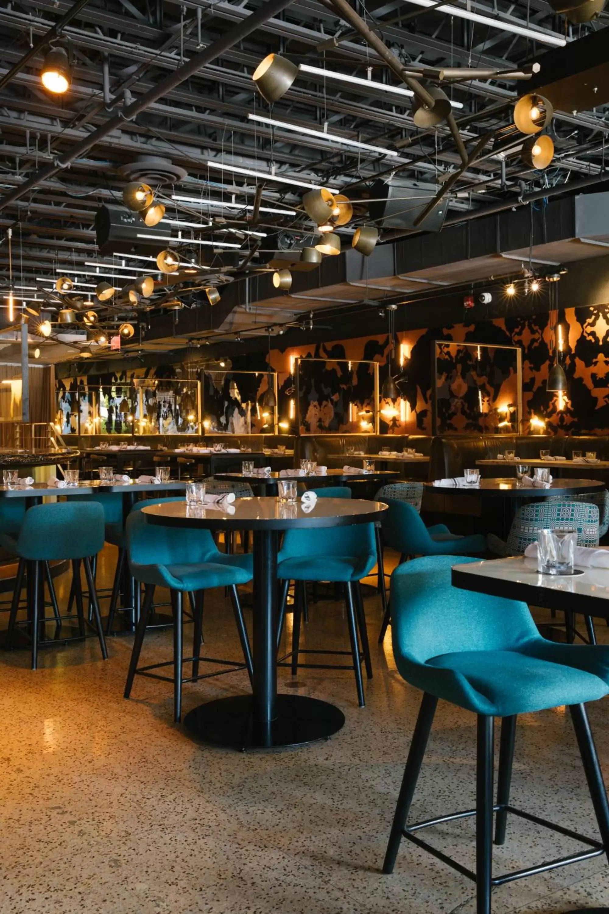 Restaurant/Places to Eat in The Drake Hotel