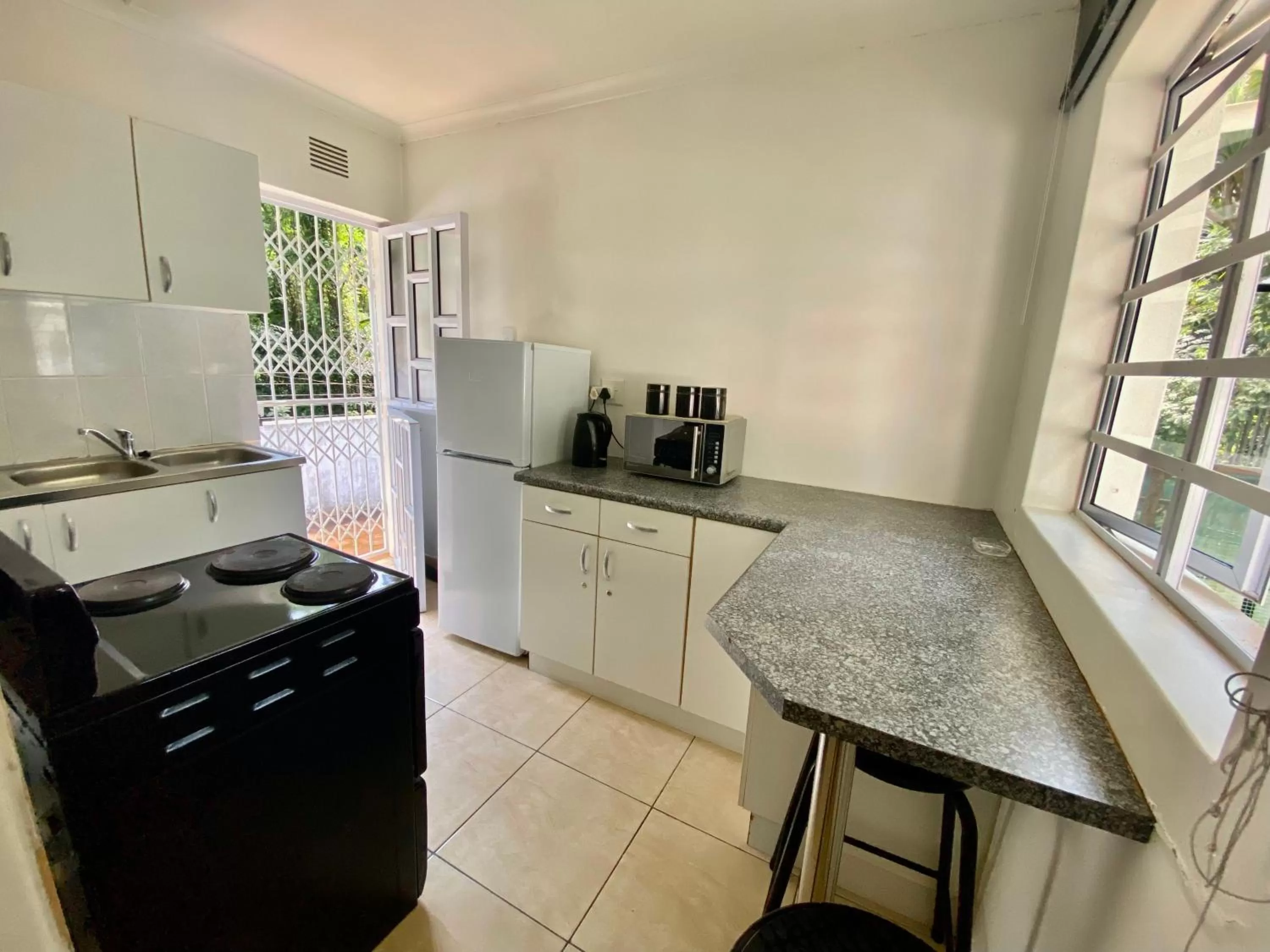 Kitchen or kitchenette in The Whitehouse Bed and Breakfast