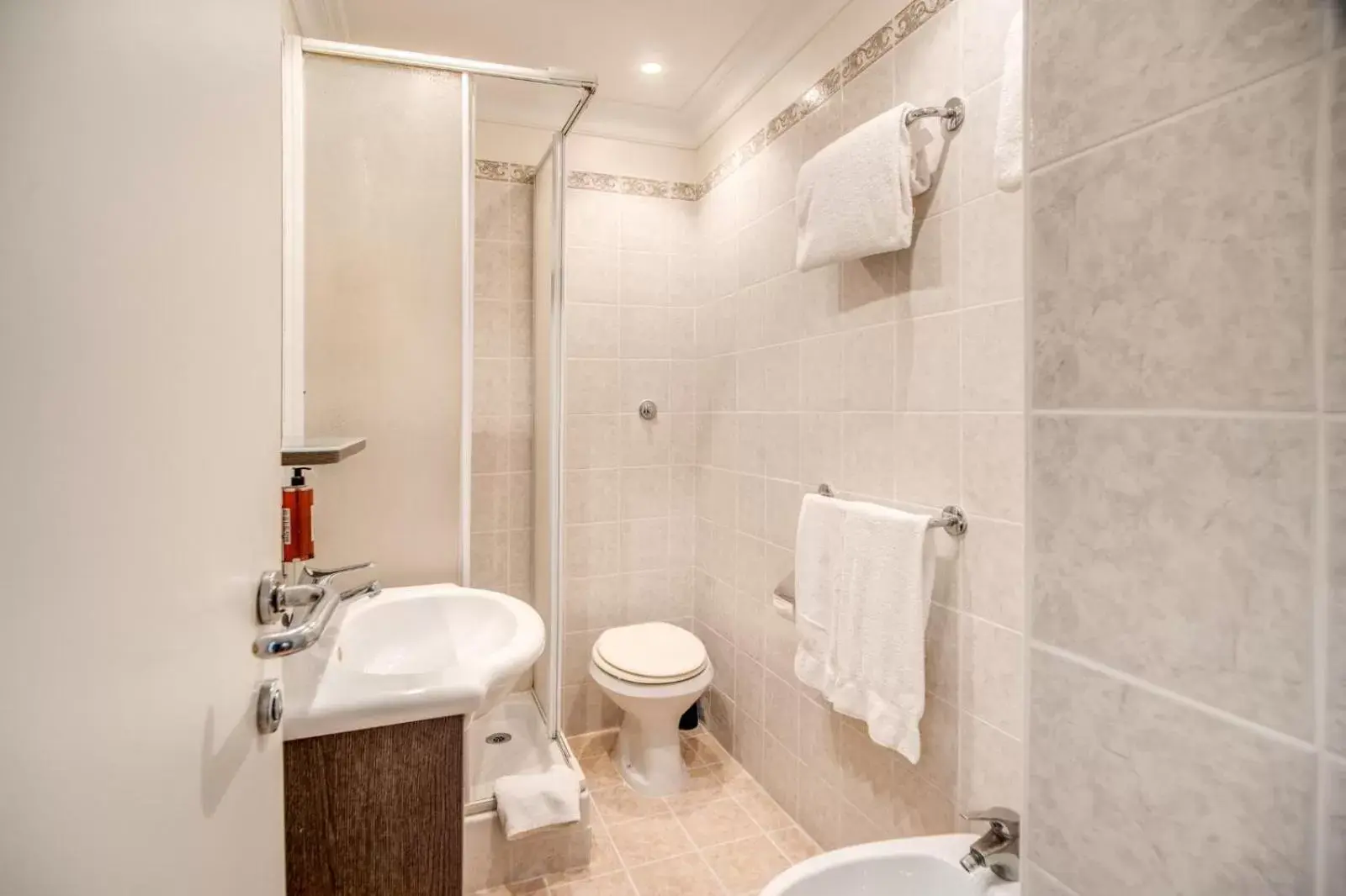 Bathroom in Hotel Mirti