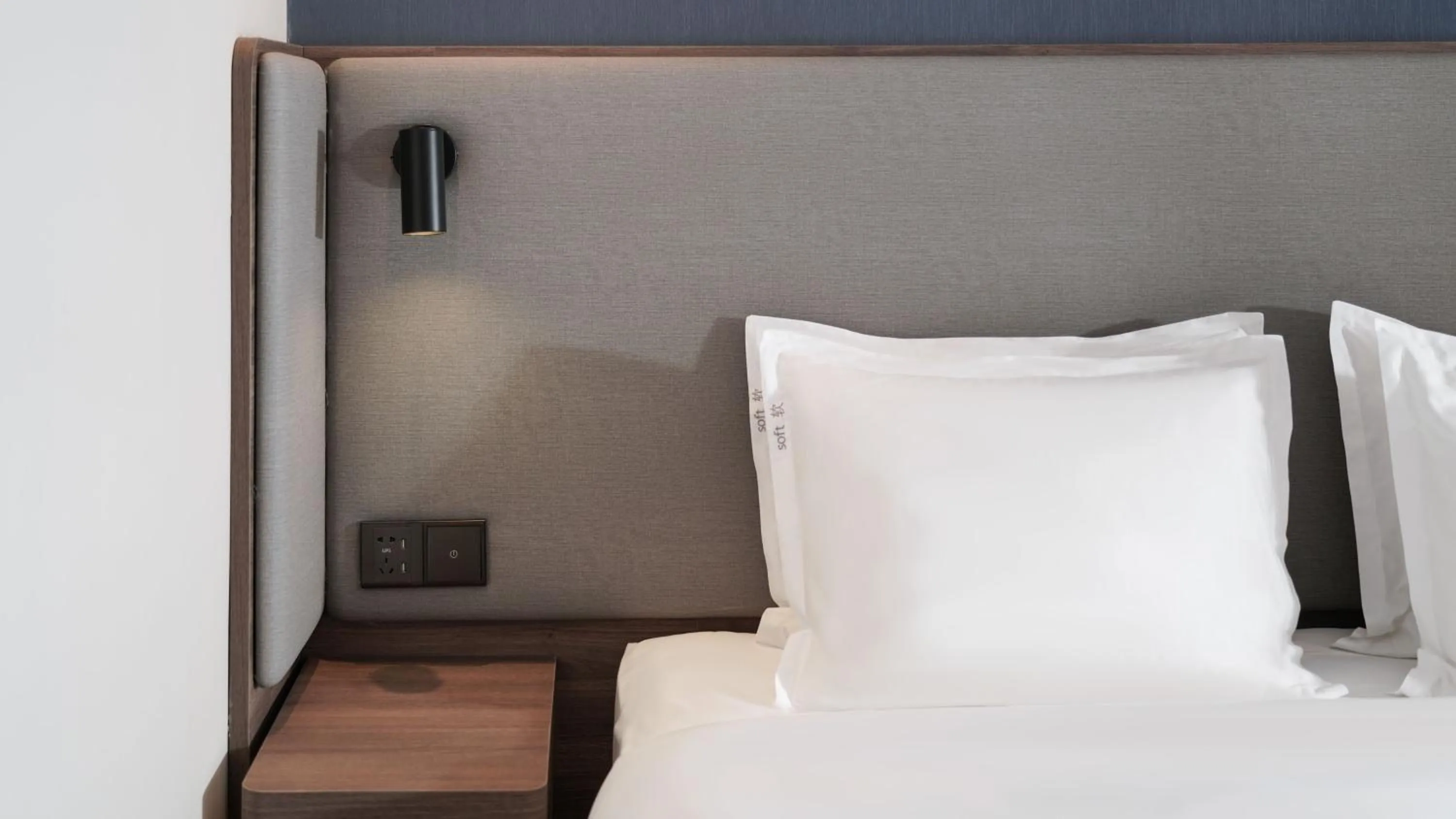 Photo of the whole room, Bed in Holiday Inn Express Kunming Panlong by IHG