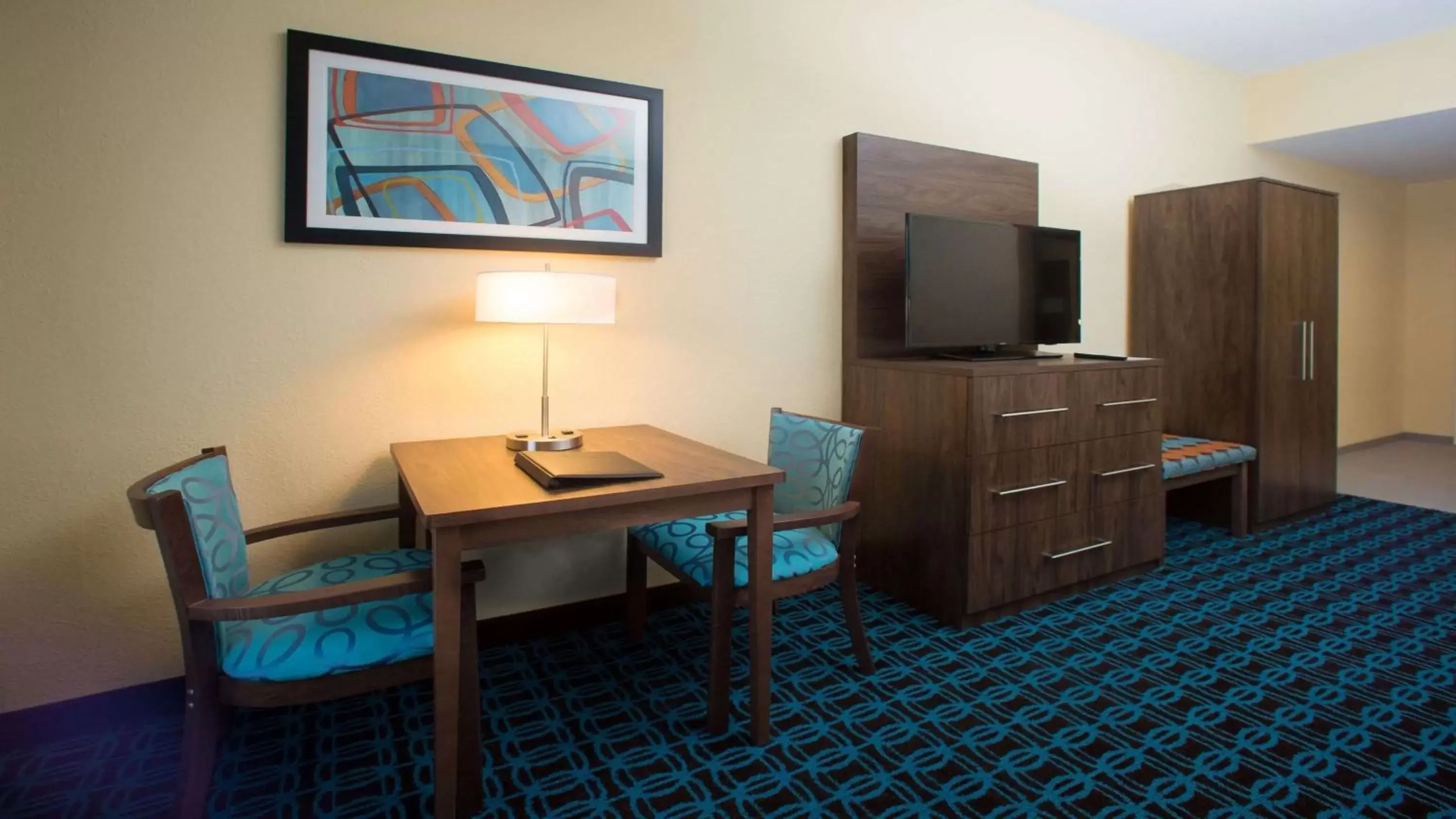 Photo of the whole room, TV/Entertainment Center in Best Western Plus North Shore Hotel