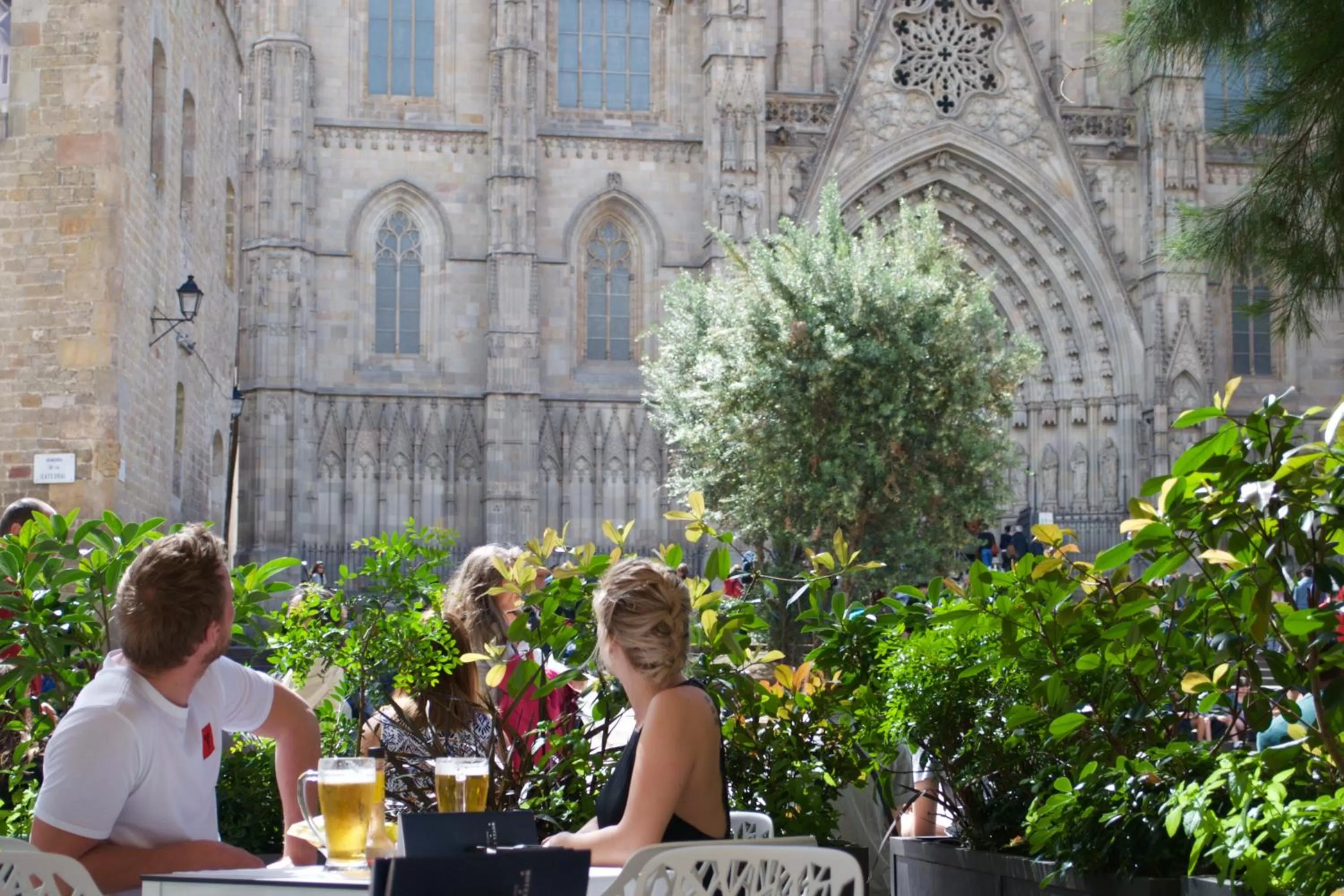 Restaurant/places to eat in Lamaro Hotel