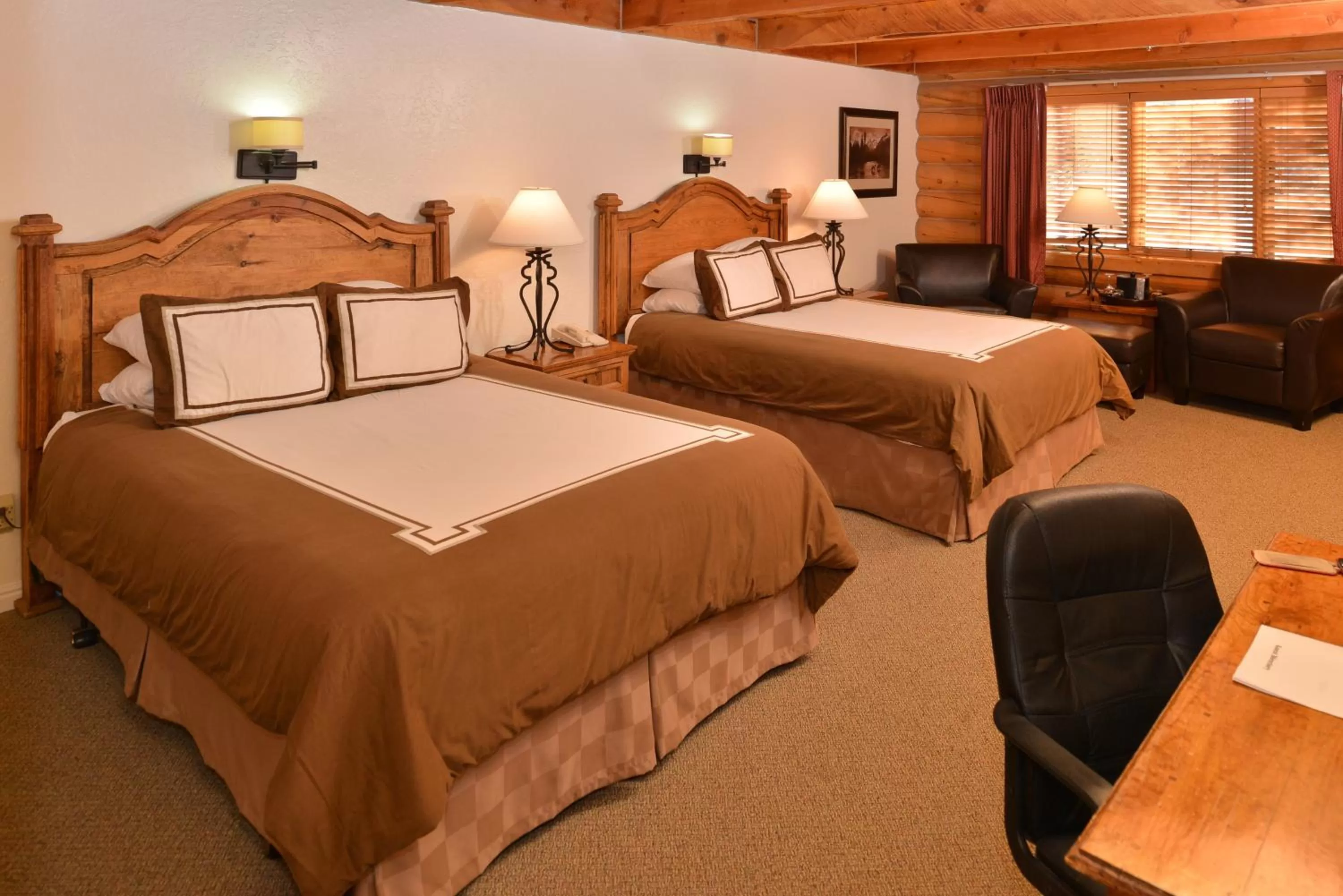 Photo of the whole room, Bed in The Boulder Creek Lodge