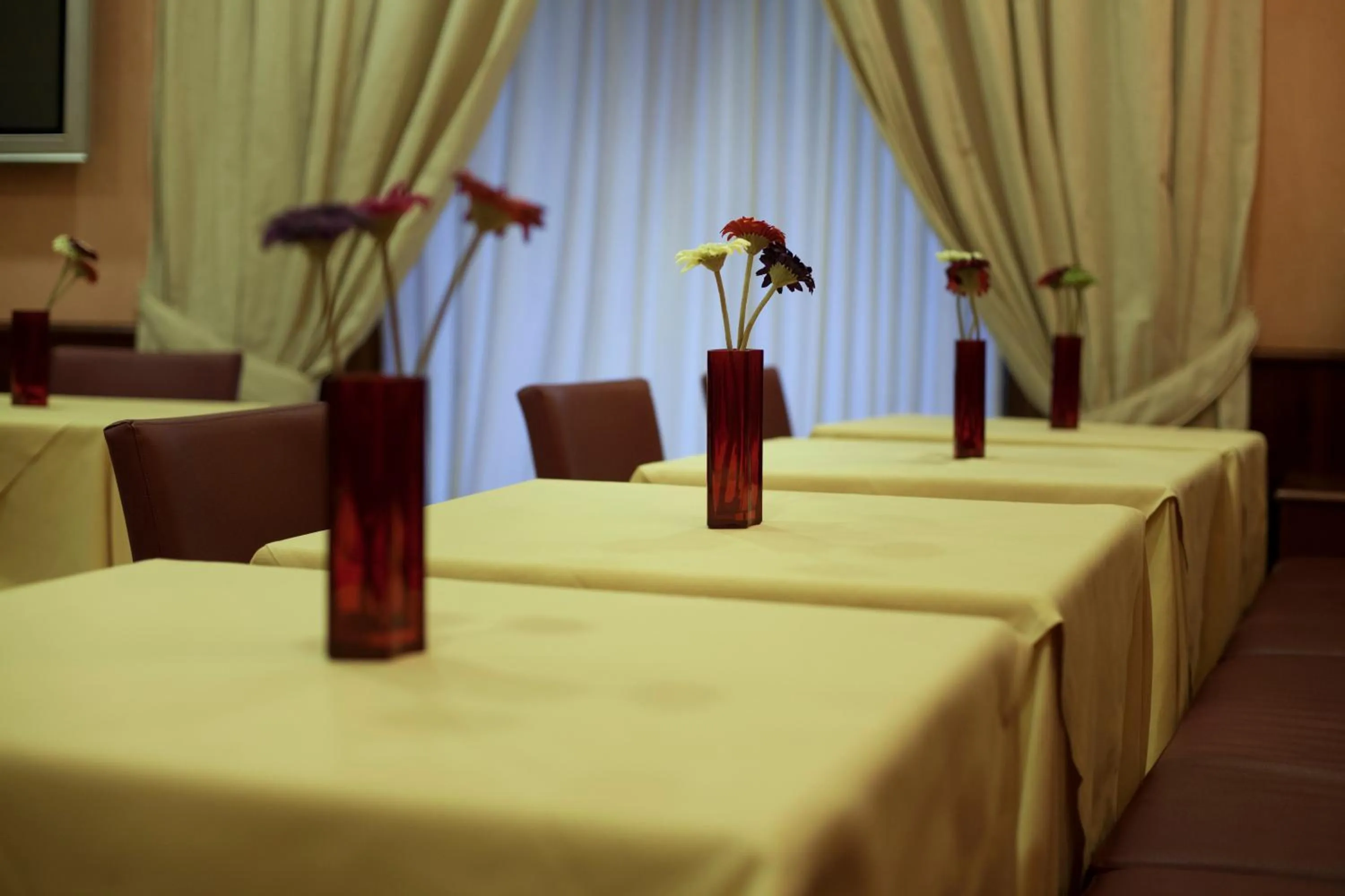 Restaurant/Places to Eat in Hotel Arizona