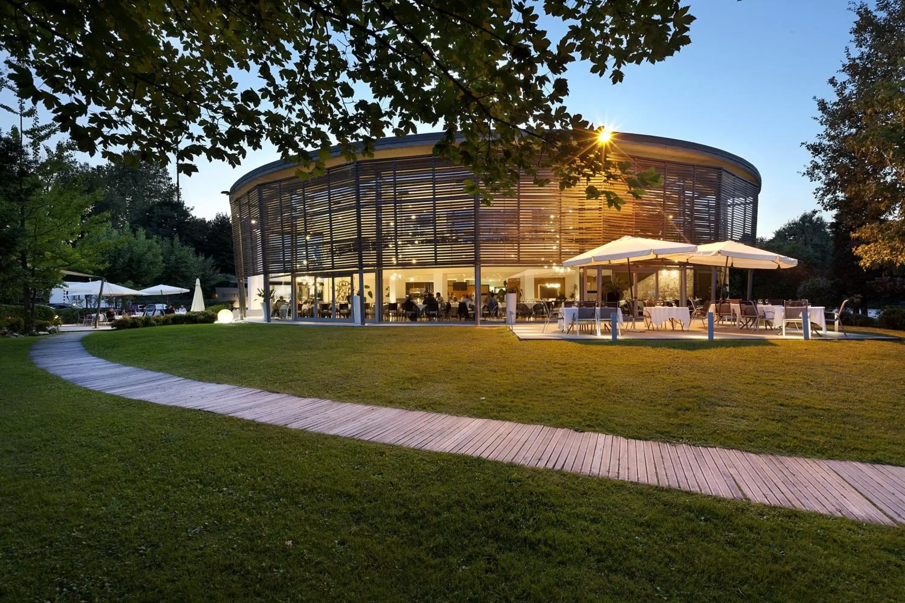 Garden view, Property Building in Inverigo Hotel