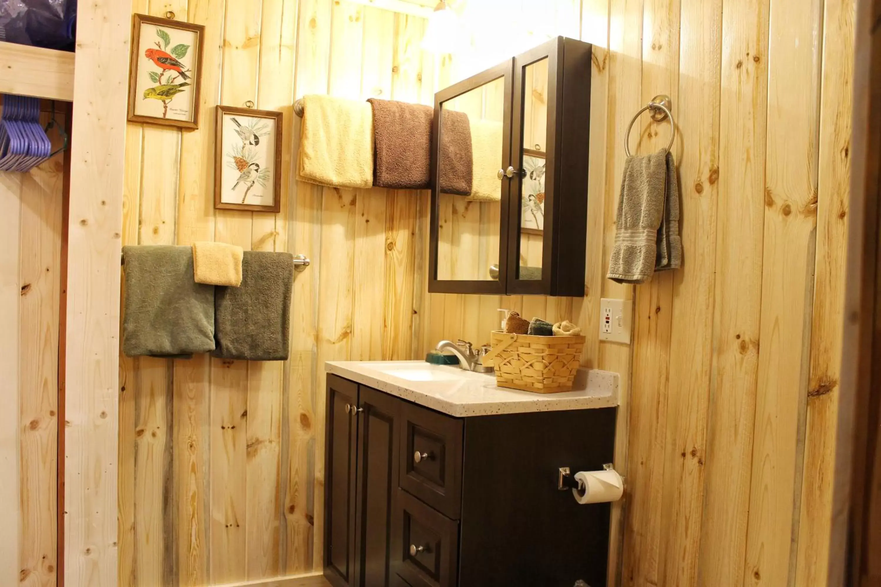 Bathroom, Kitchen/Kitchenette in Pine Haven Resort