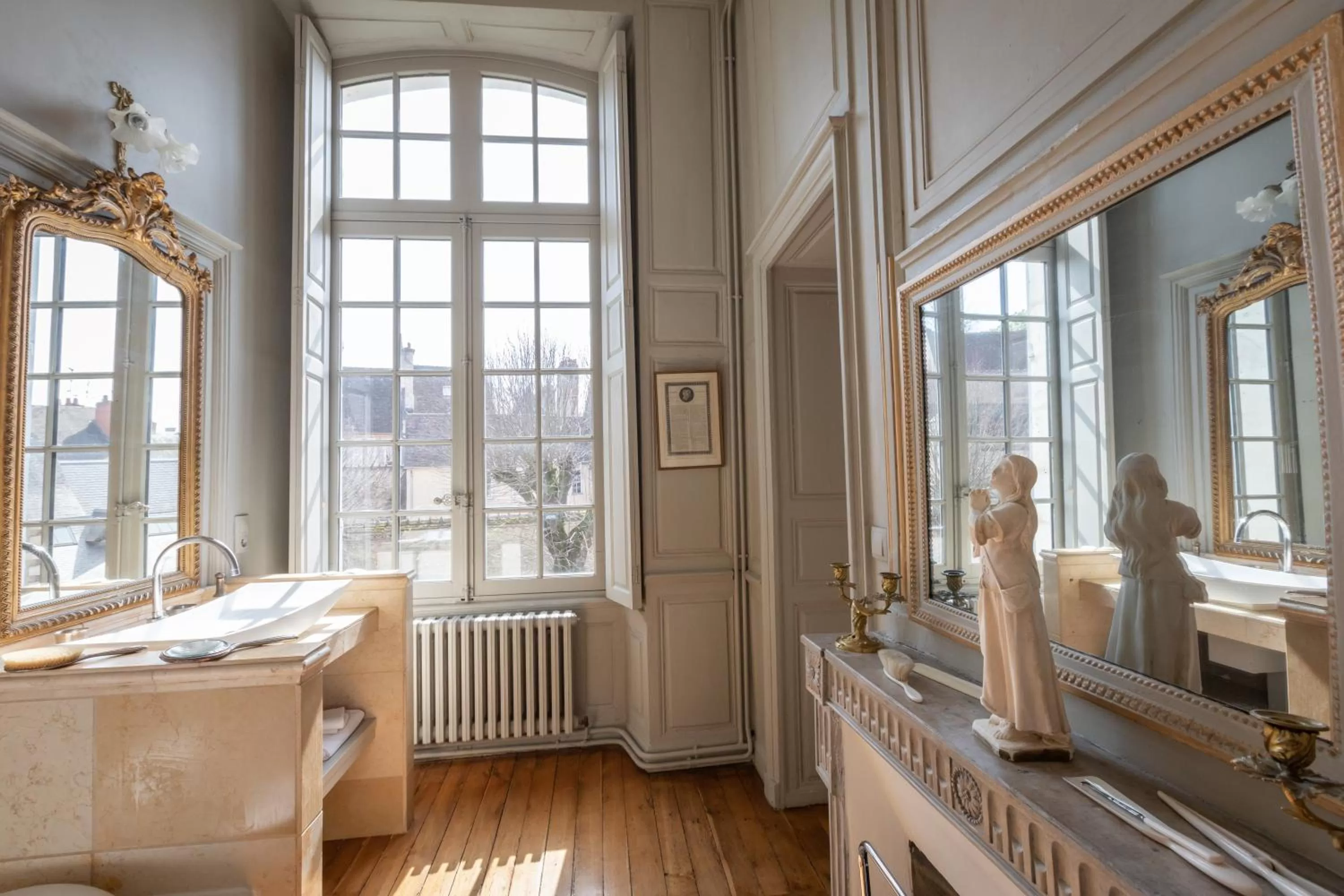 L'Hotel de Panette, Un exceptionnel château en coeur de ville