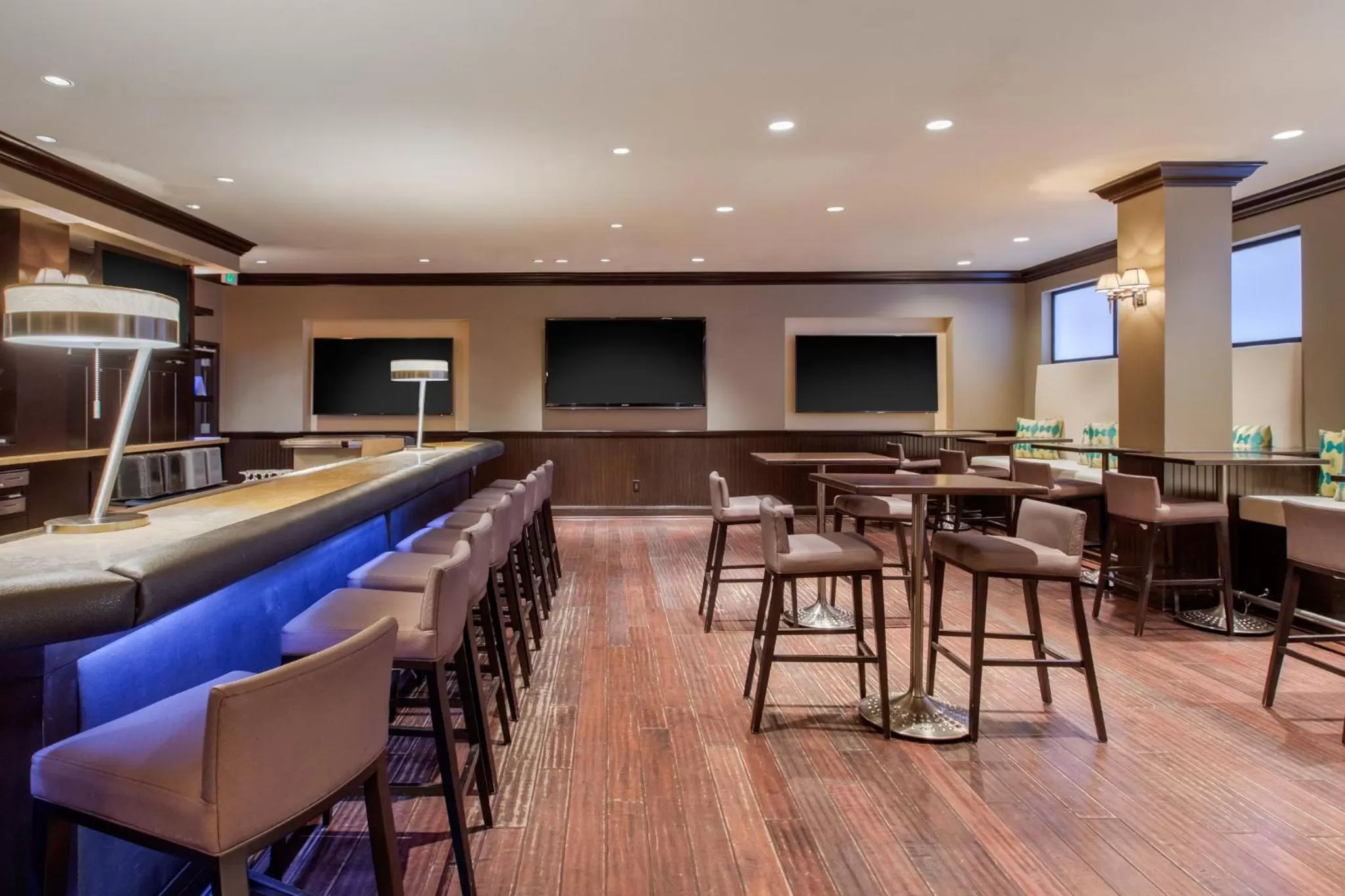 Lounge or bar in Omni Rancho Las Palmas Resort & Spa