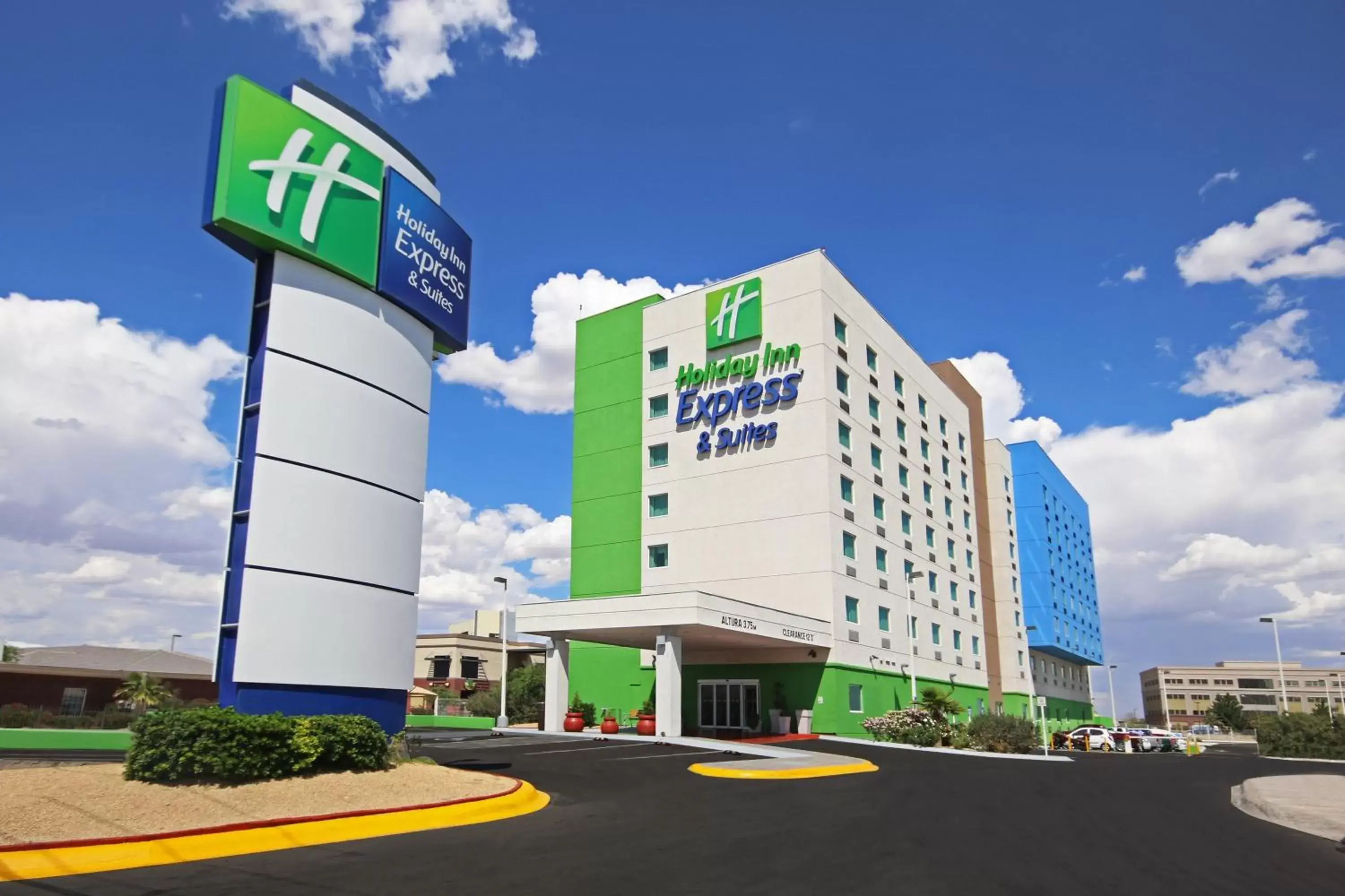 Property building in Holiday Inn Express Hotel & Suites CD. Juarez - Las Misiones, an IHG Hotel
