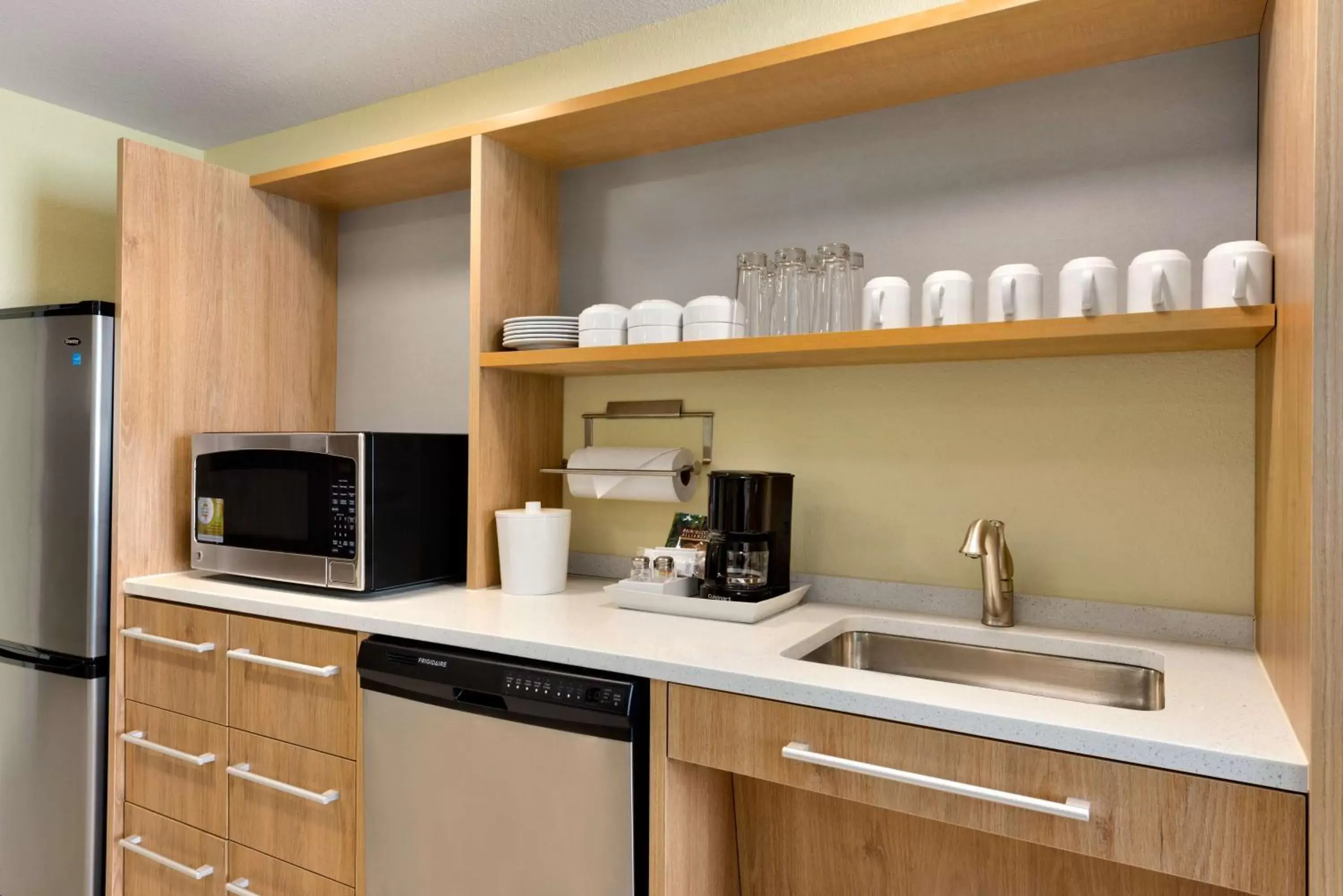 Kitchen or kitchenette, Kitchen/Kitchenette in Home2 Suites By Hilton-Cleveland Beachwood