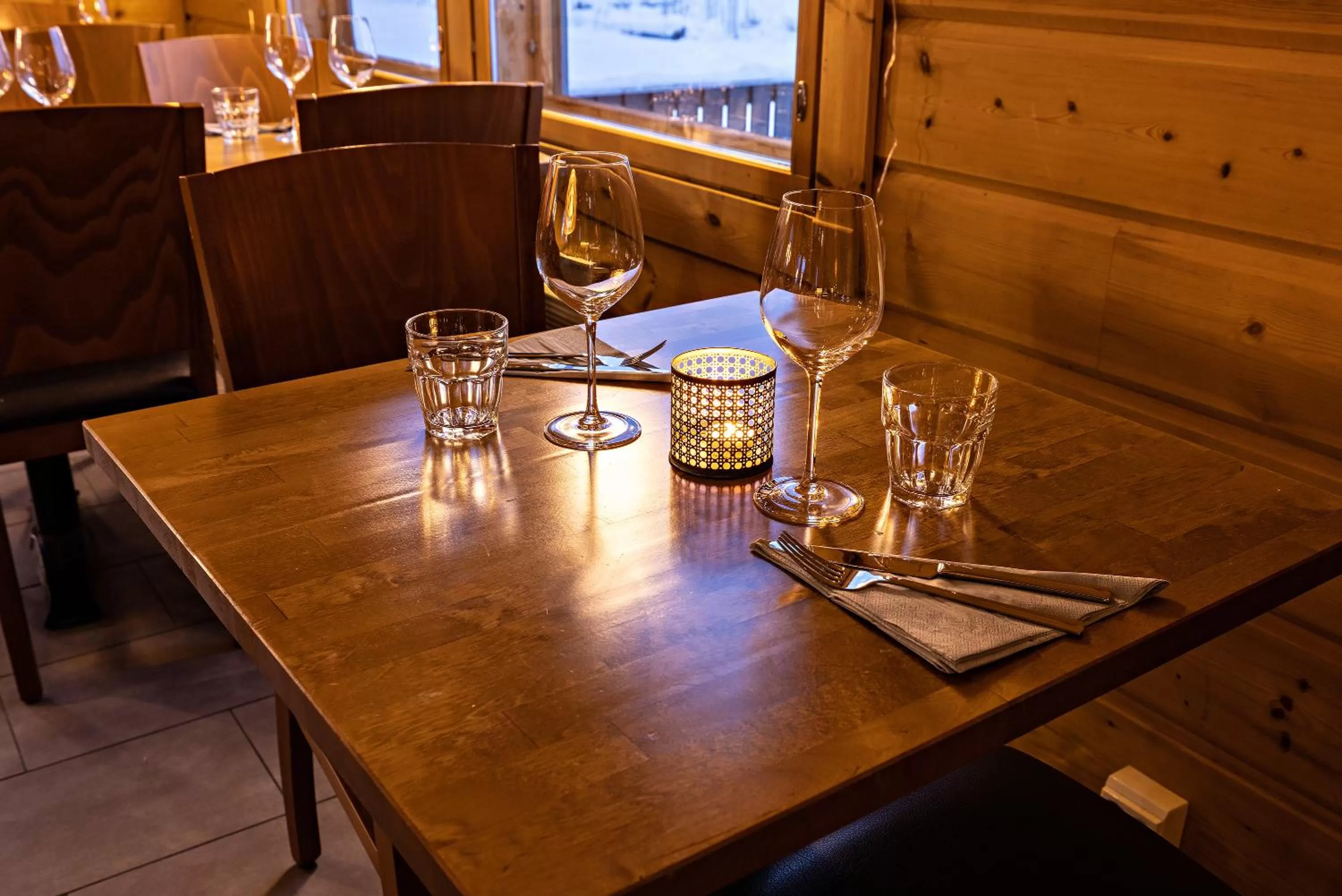 Restaurant/Places to Eat in Arctic River Resort