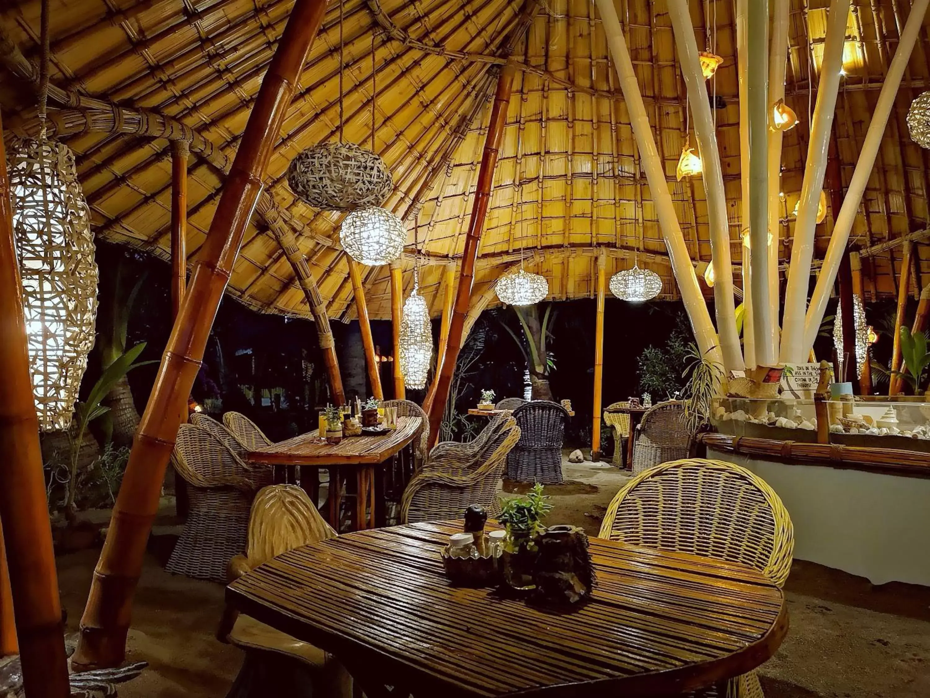 Restaurant/Places to Eat in Coconut Garden Beach Resort