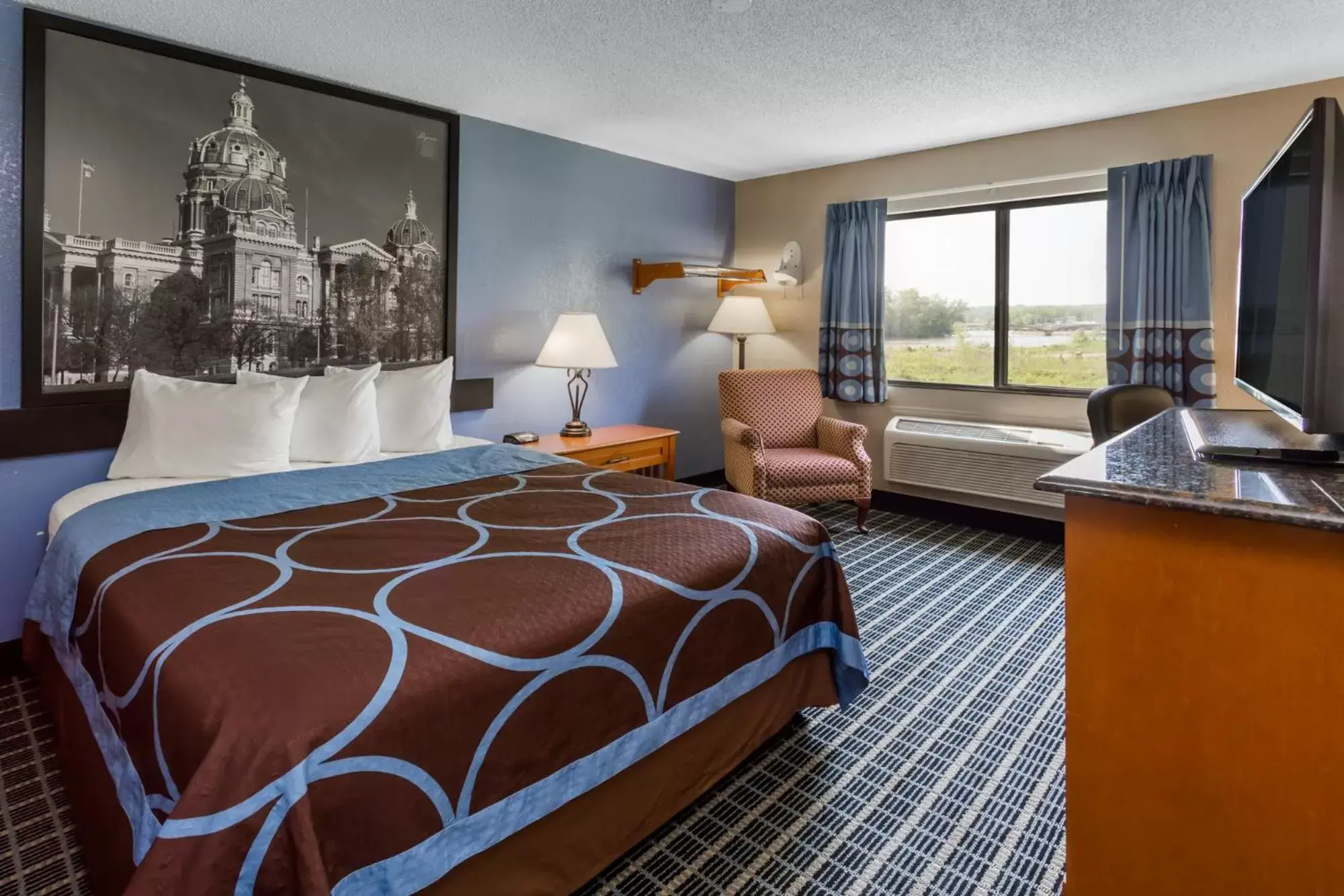 Bed in Super 8 by Wyndham Iowa City/Coralville