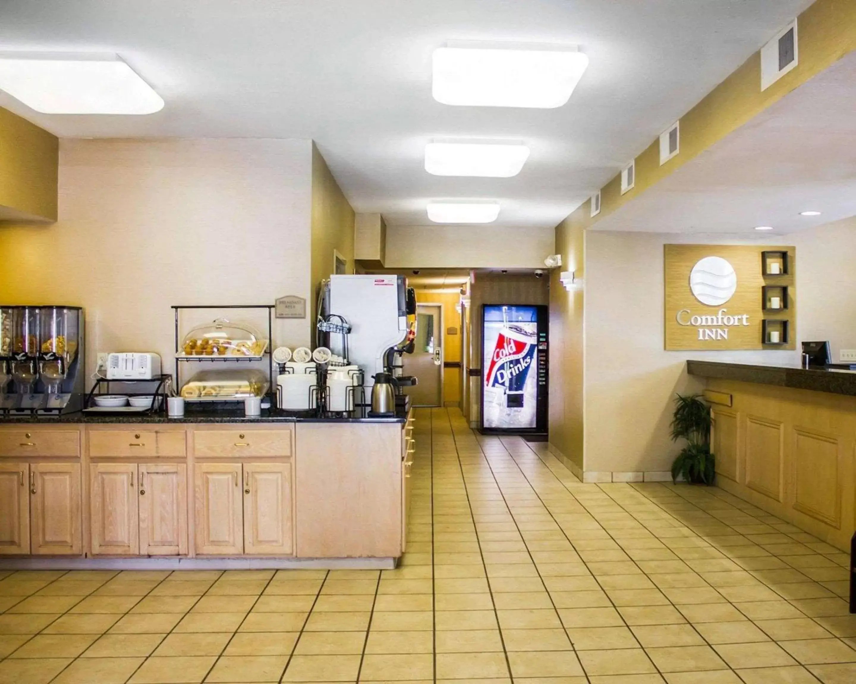 Lobby or reception in Comfort Inn Guilford near I-95