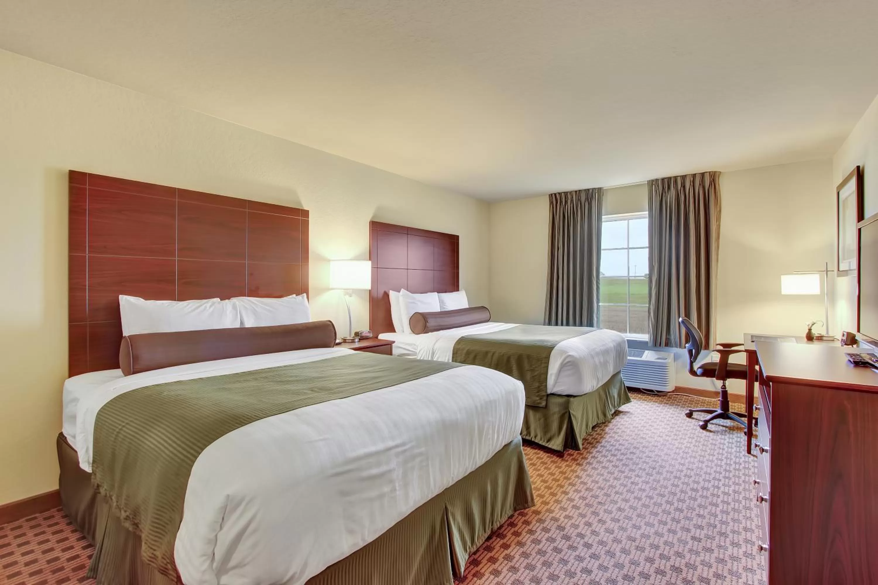 Bed in Cobblestone Hotel & Suites - Waynesboro
