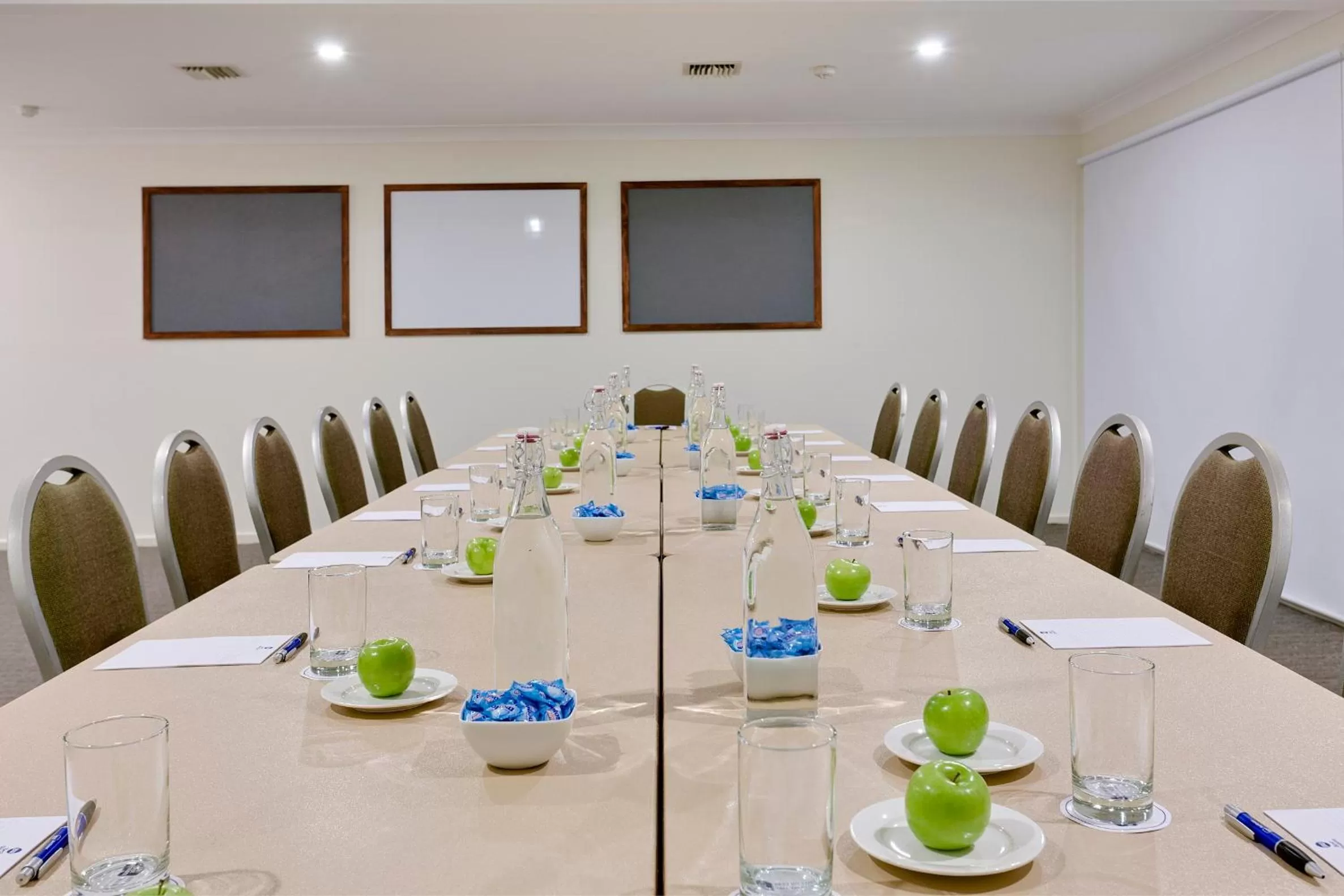 Meeting/conference room in ibis Styles Canberra Tall Trees