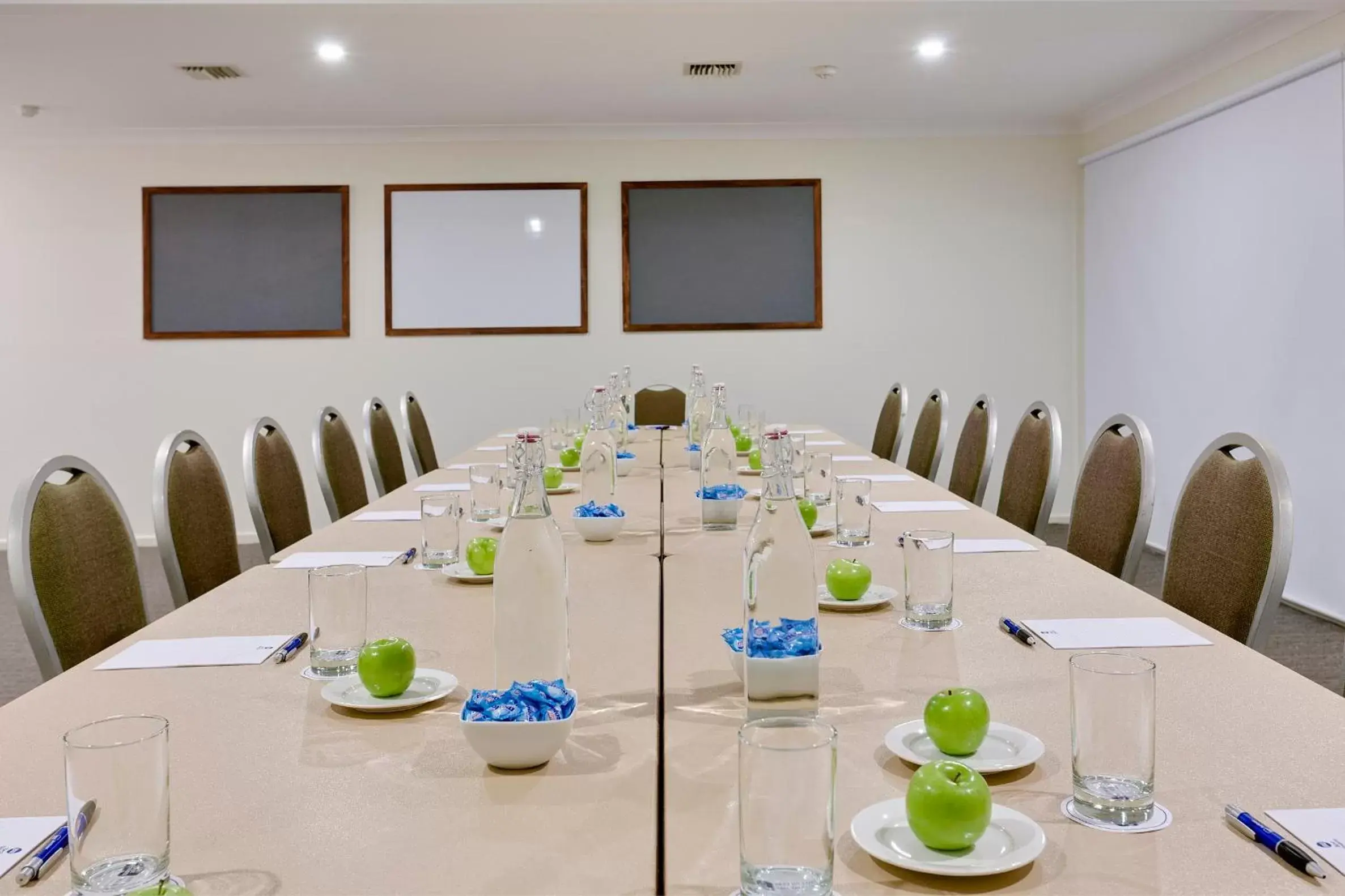 Meeting/conference room in ibis Styles Canberra Tall Trees Hotel