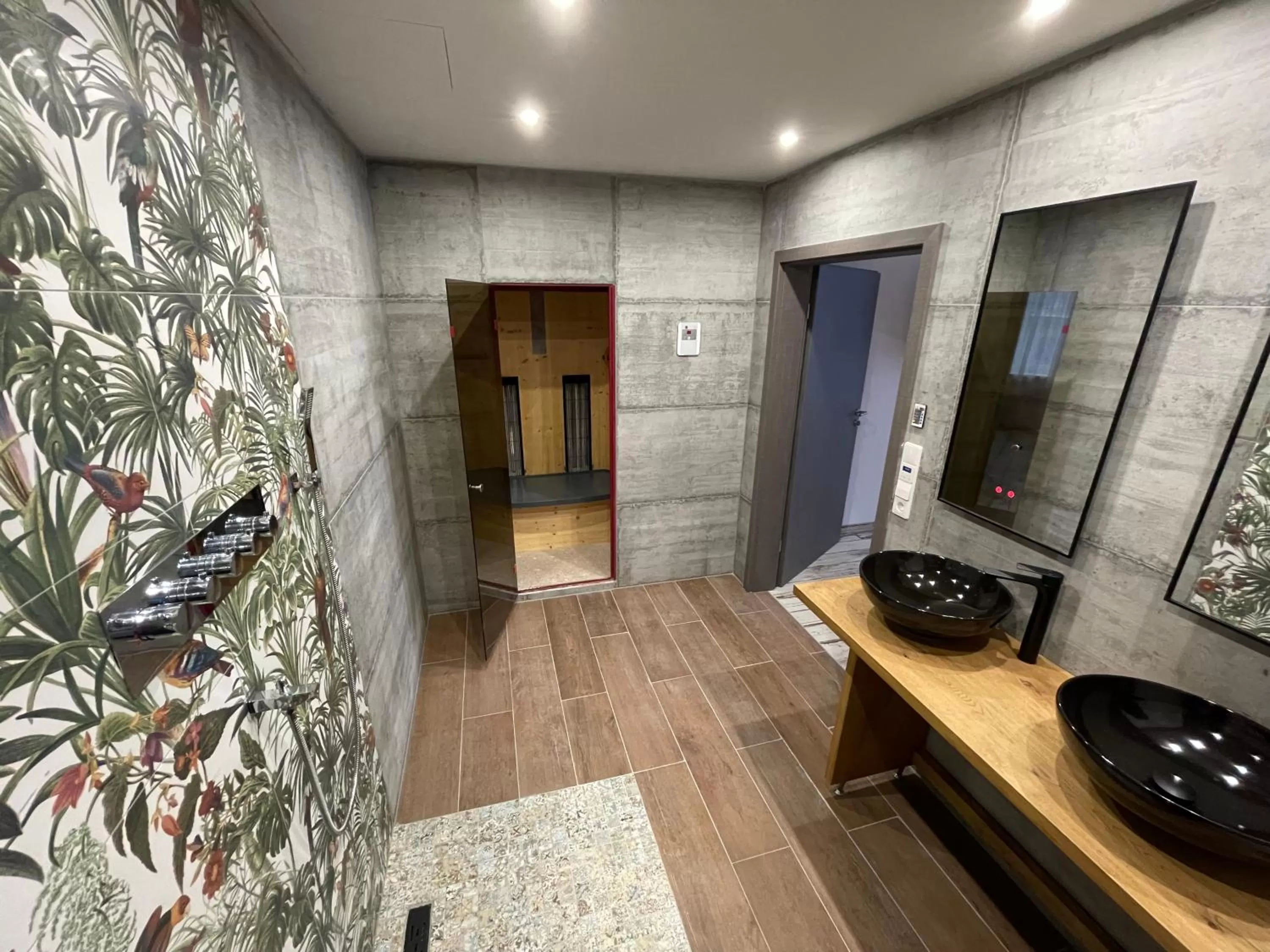 Property building in Hotel Lugsteinhof