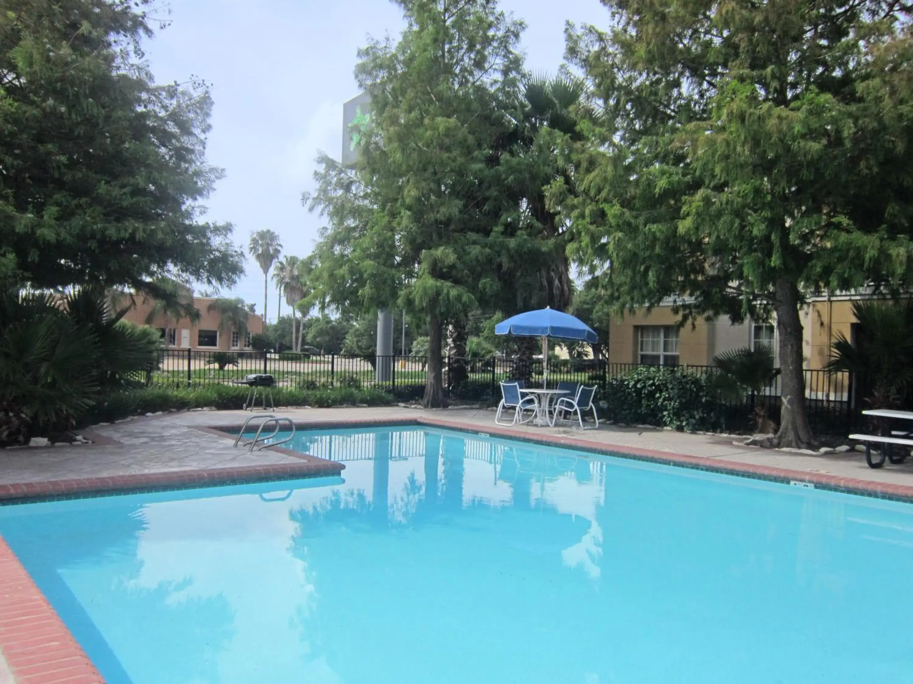 Swimming Pool in Sonesta Simply Suites Stafford