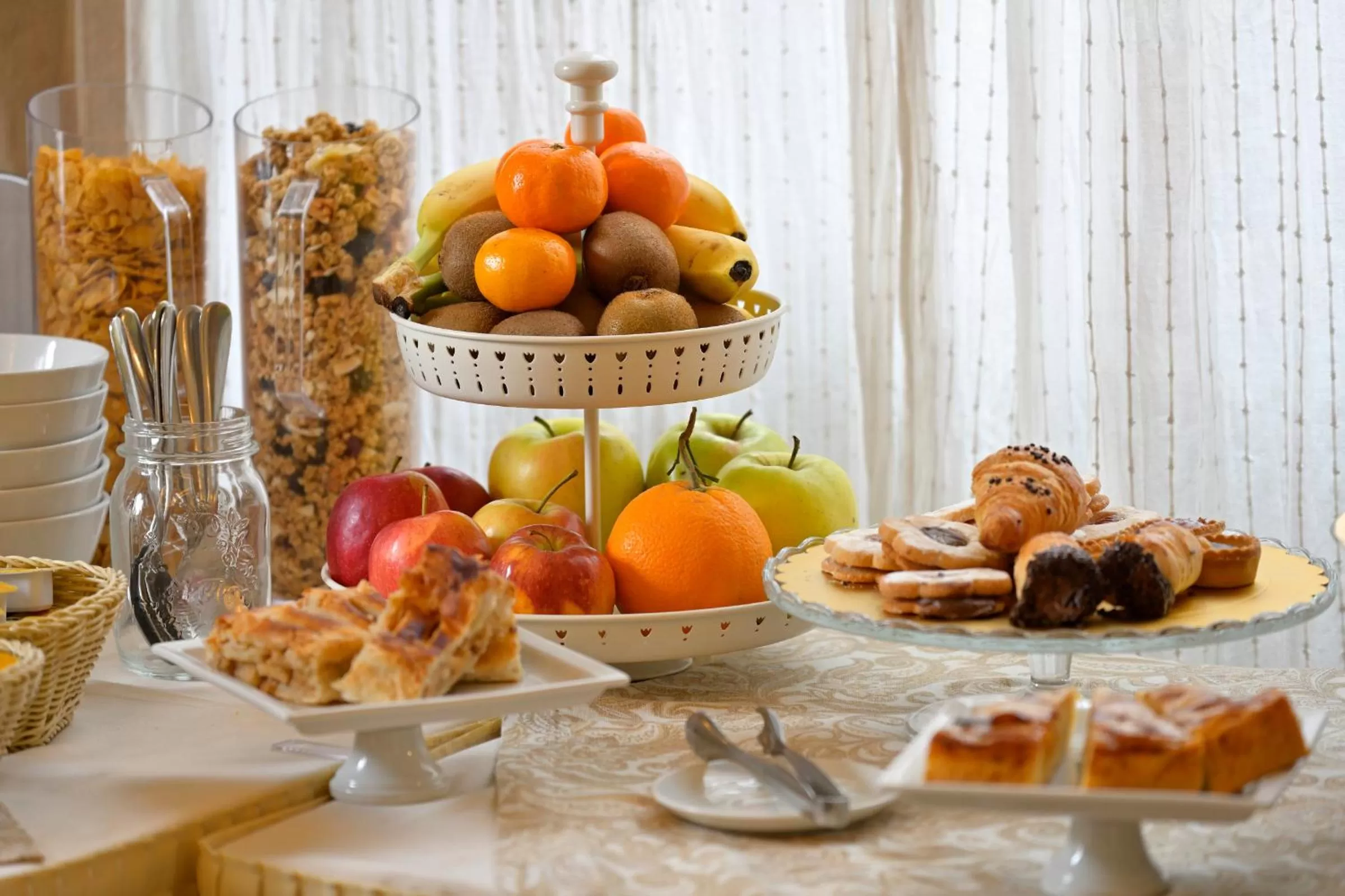 Buffet breakfast in Hotel Bagliori