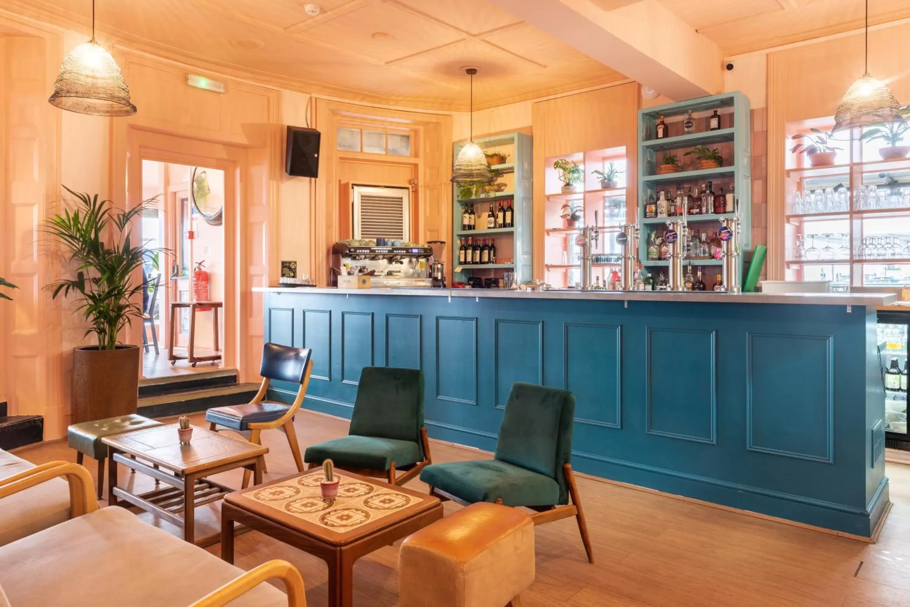 Lounge or bar, Lobby/Reception in Selina Brighton