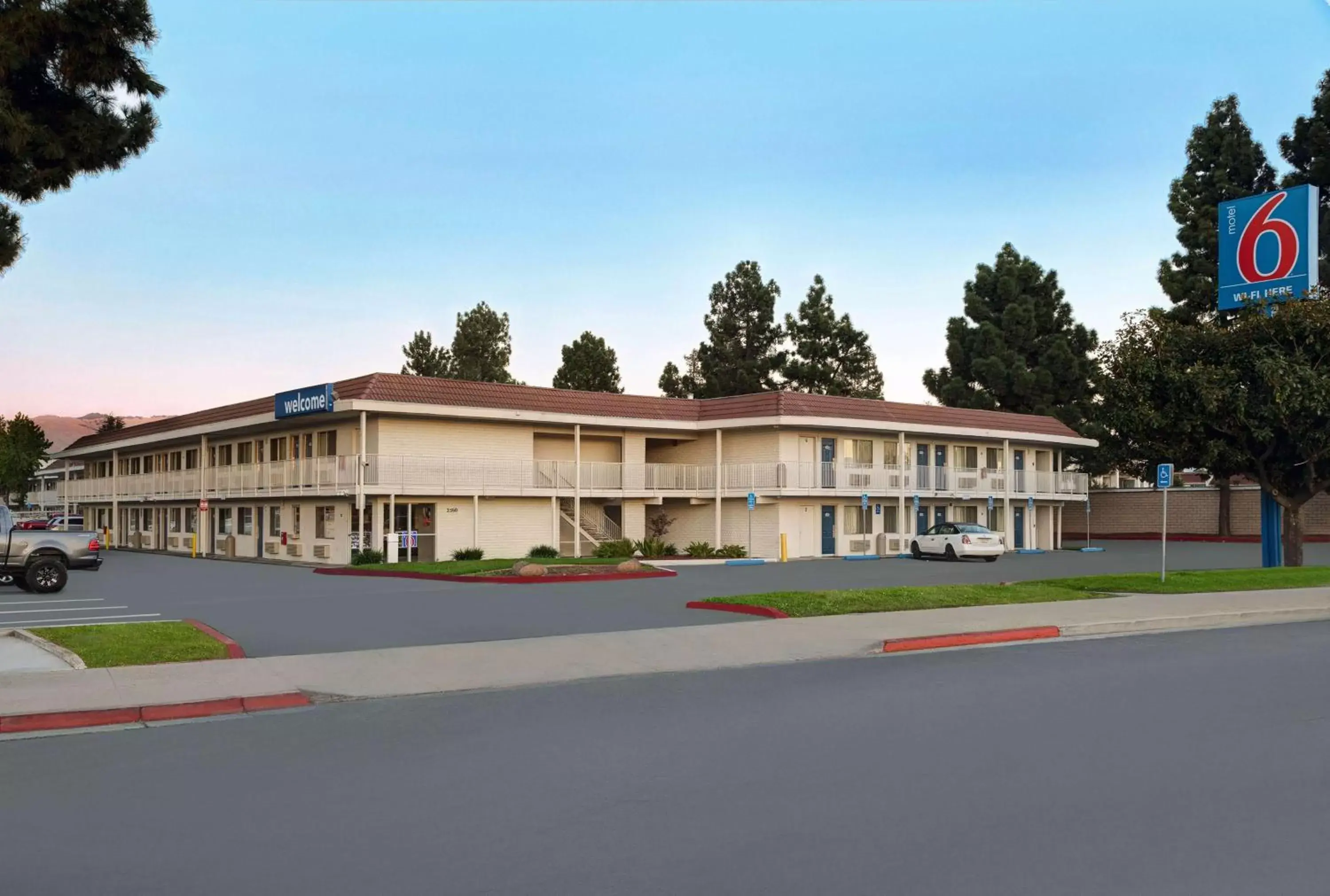Property Building in Motel 6-San Jose, CA - South