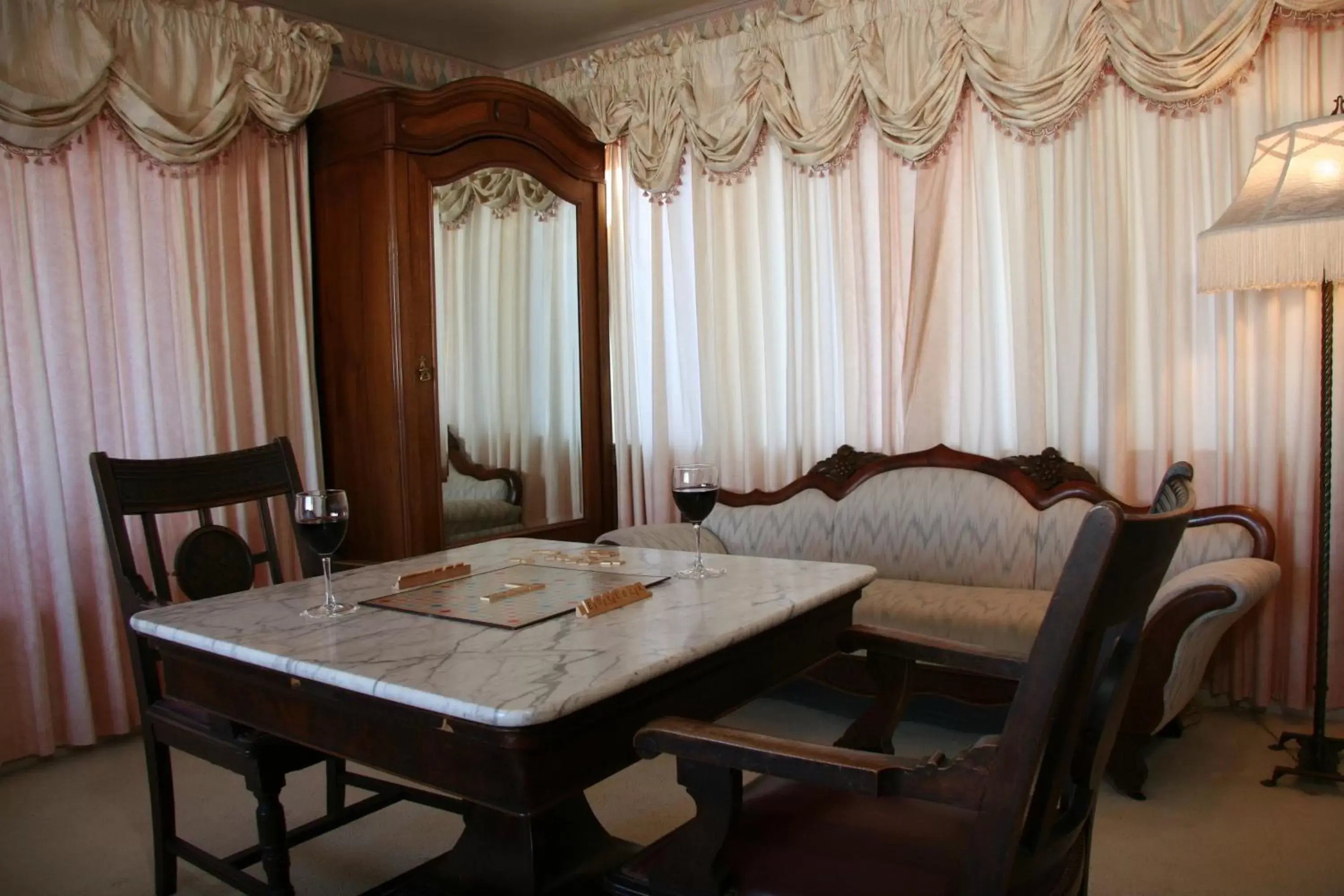 Dining Area in Martine Inn