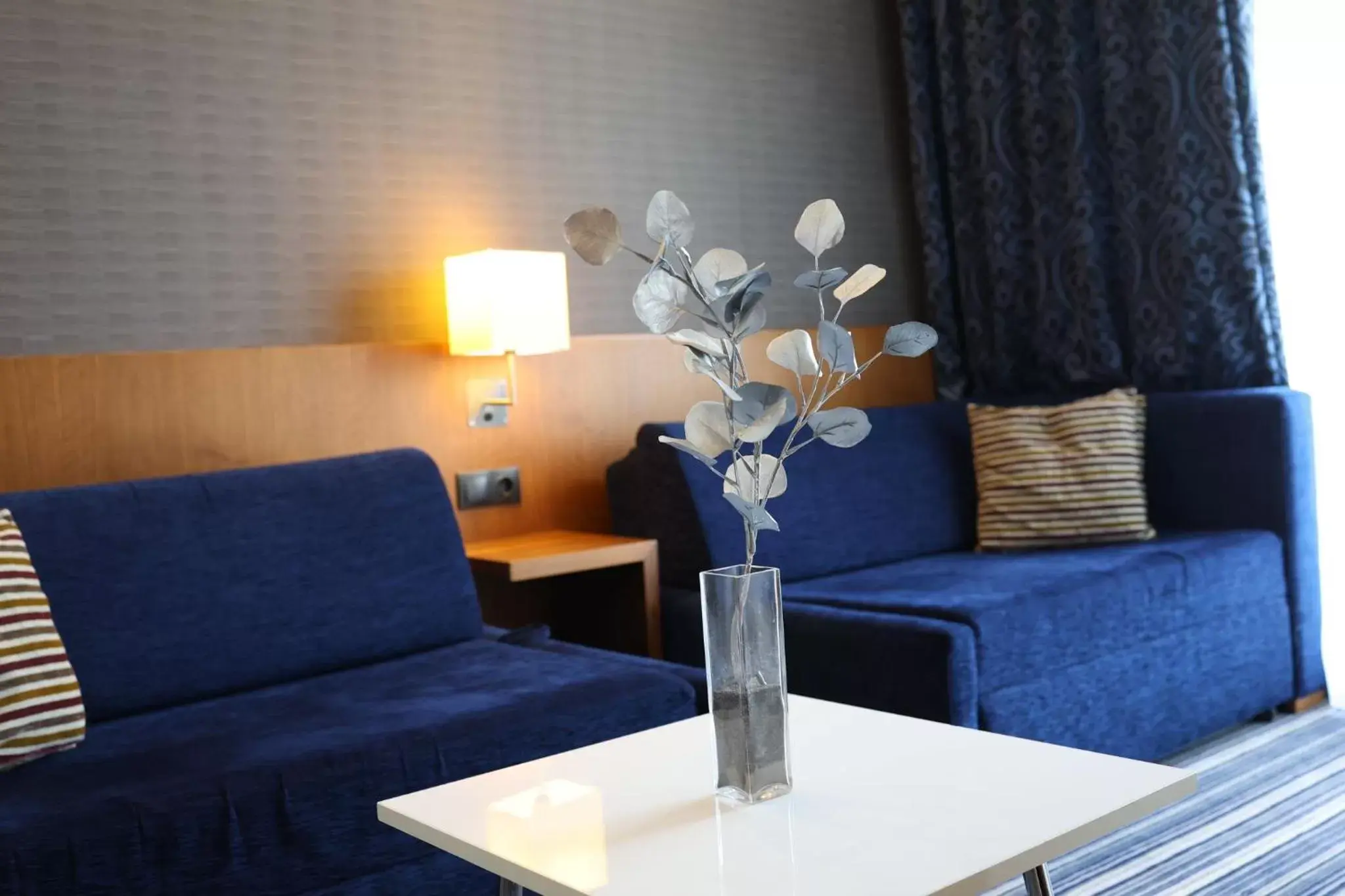 Living room, Seating Area in Holiday Inn Express Manisa-West, an IHG Hotel