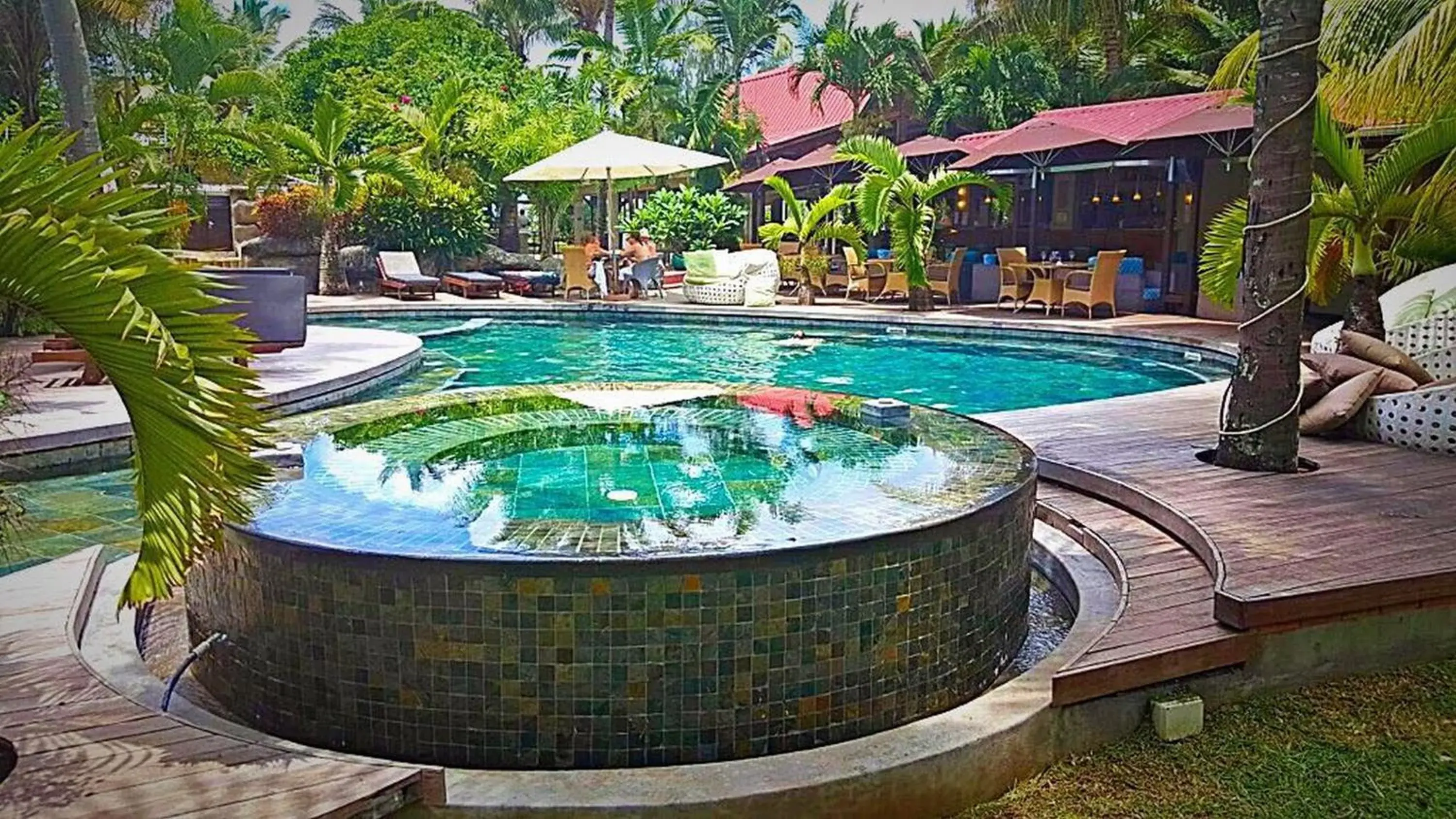 Lounge or bar, Swimming Pool in Ocean Villas Apart Hotel