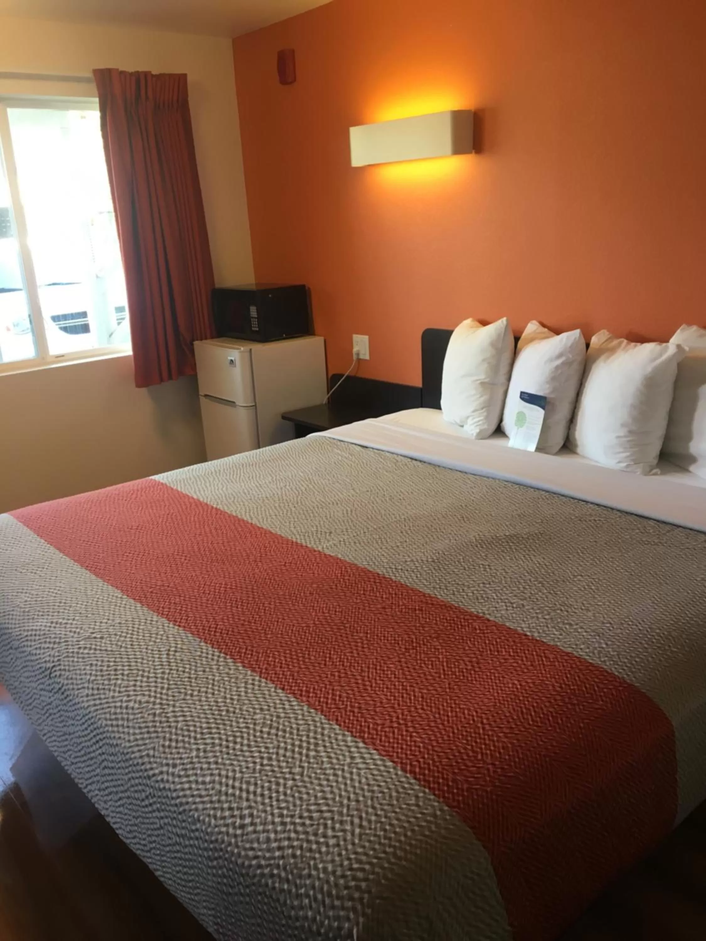 Photo of the whole room, Bed in Motel 6-Bremerton, WA