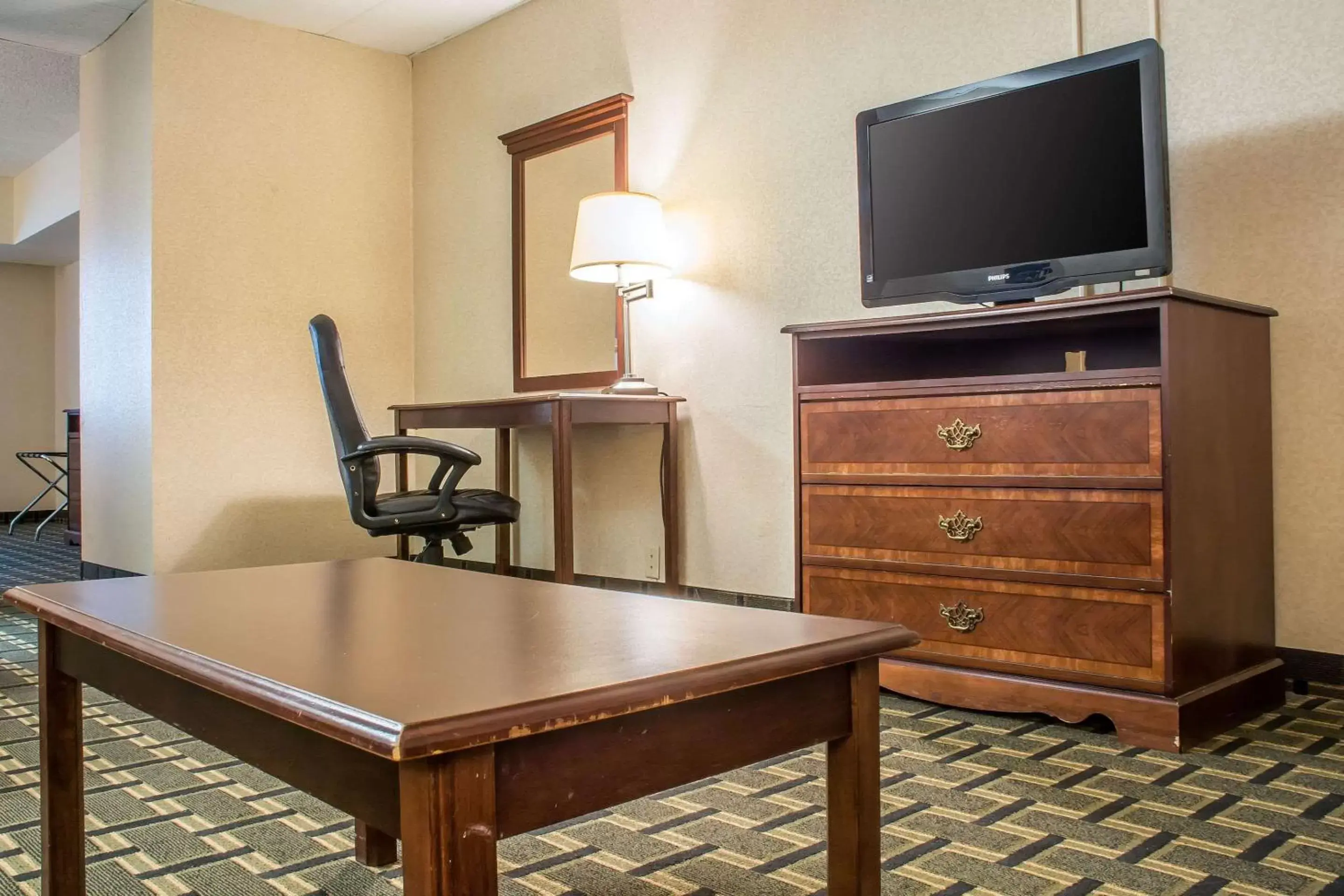 Photo of the whole room, TV/Entertainment Center in Quality Inn & Suites Palm Island Indoor Waterpark